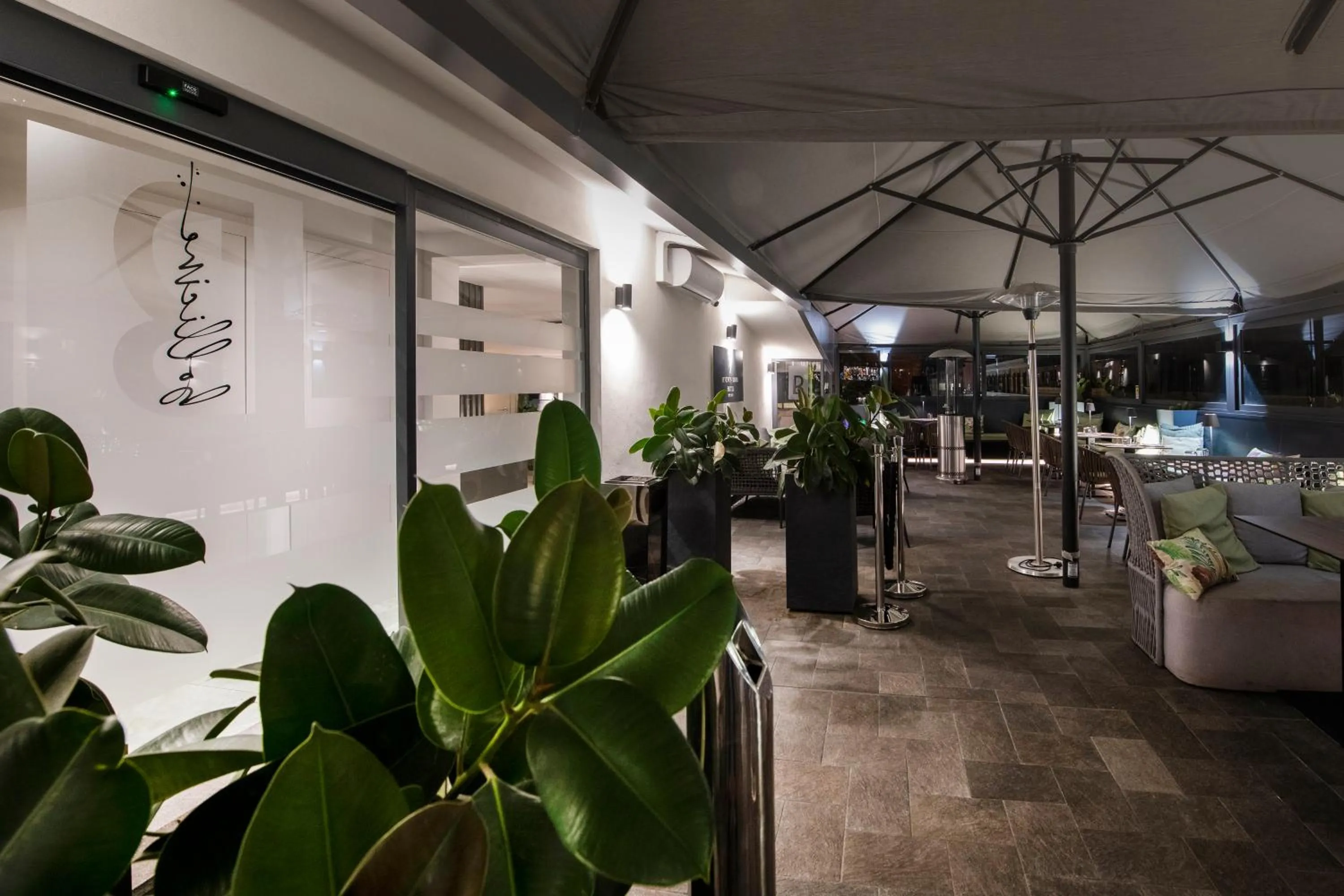 Balcony/Terrace in Hotel 77 Seventy-Seven - Maison D'Art Collection