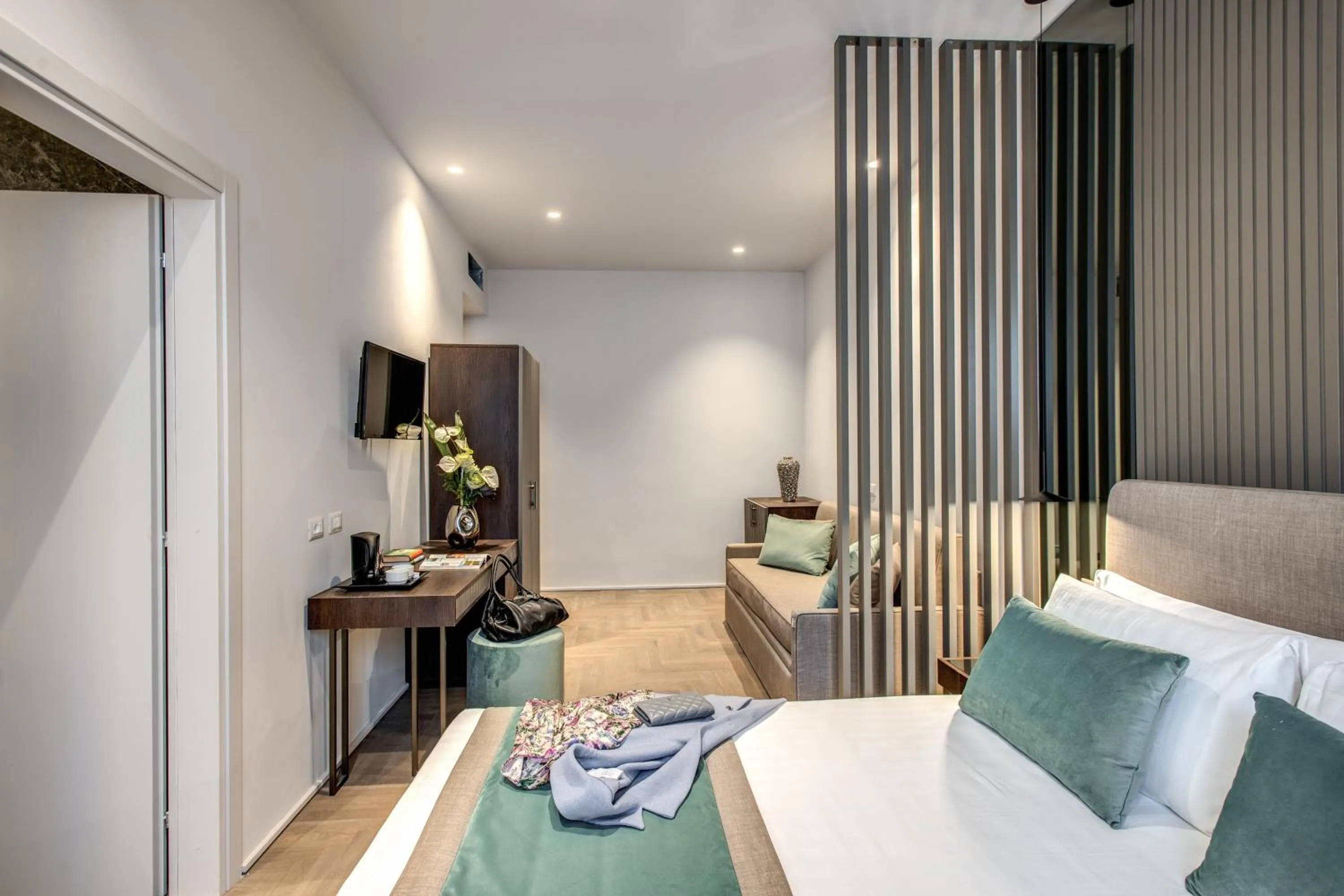 Bed in Hotel 77 Seventy-Seven - Maison D'Art Collection