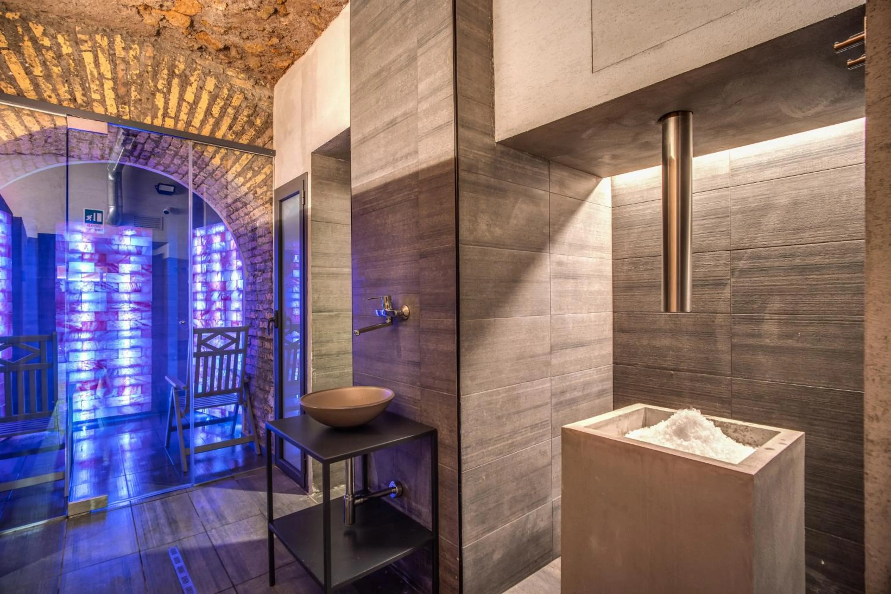 Spa and wellness centre/facilities in Hotel 77 Seventy-Seven - Maison D'Art Collection