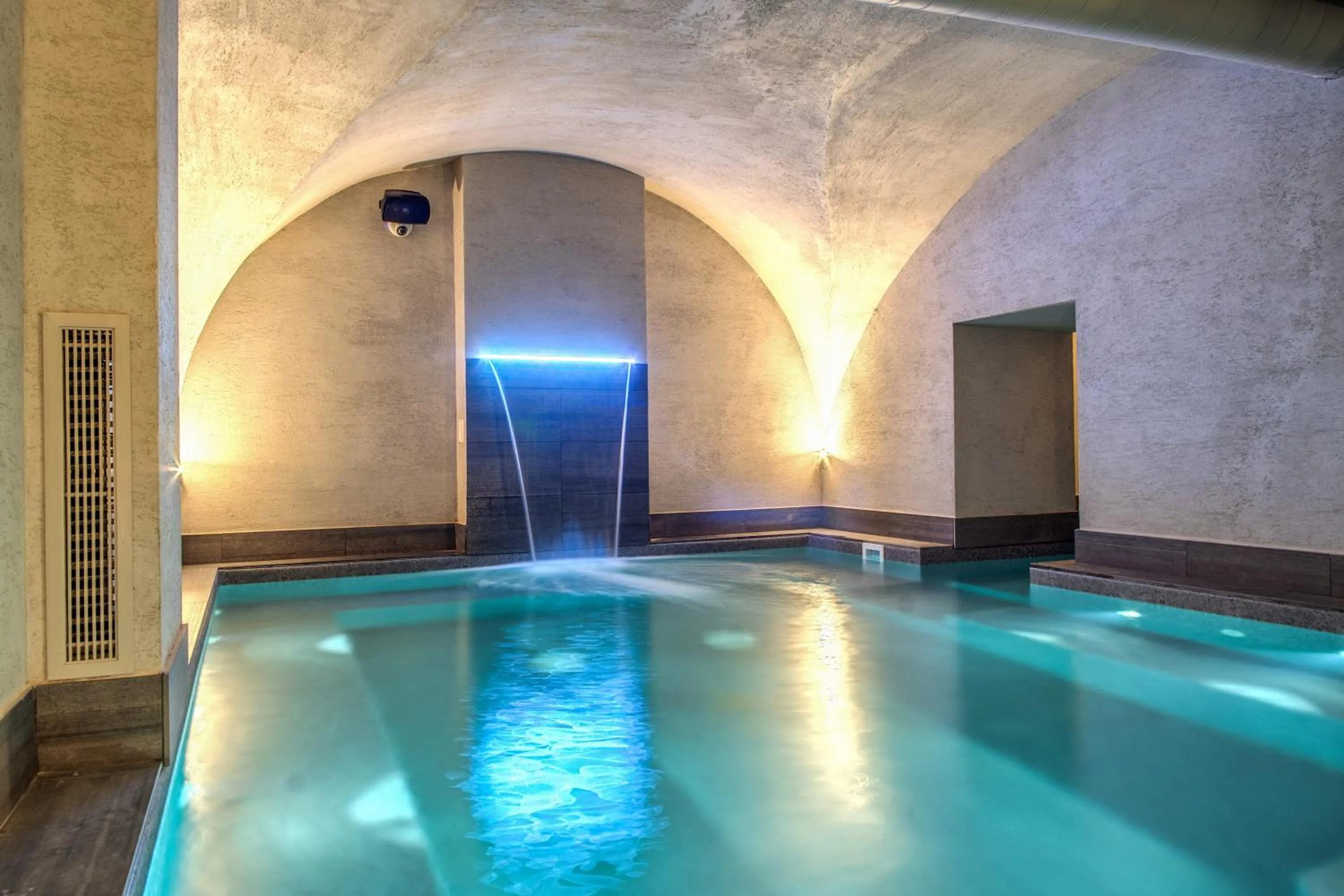 Swimming pool in Hotel 77 Seventy-Seven - Maison D'Art Collection