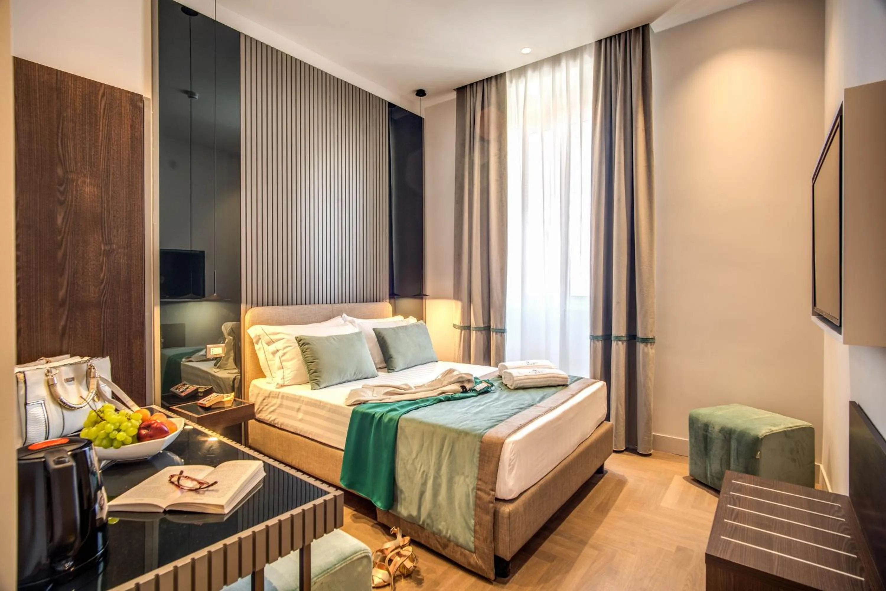 Bed in Hotel 77 Seventy-Seven - Maison D'Art Collection