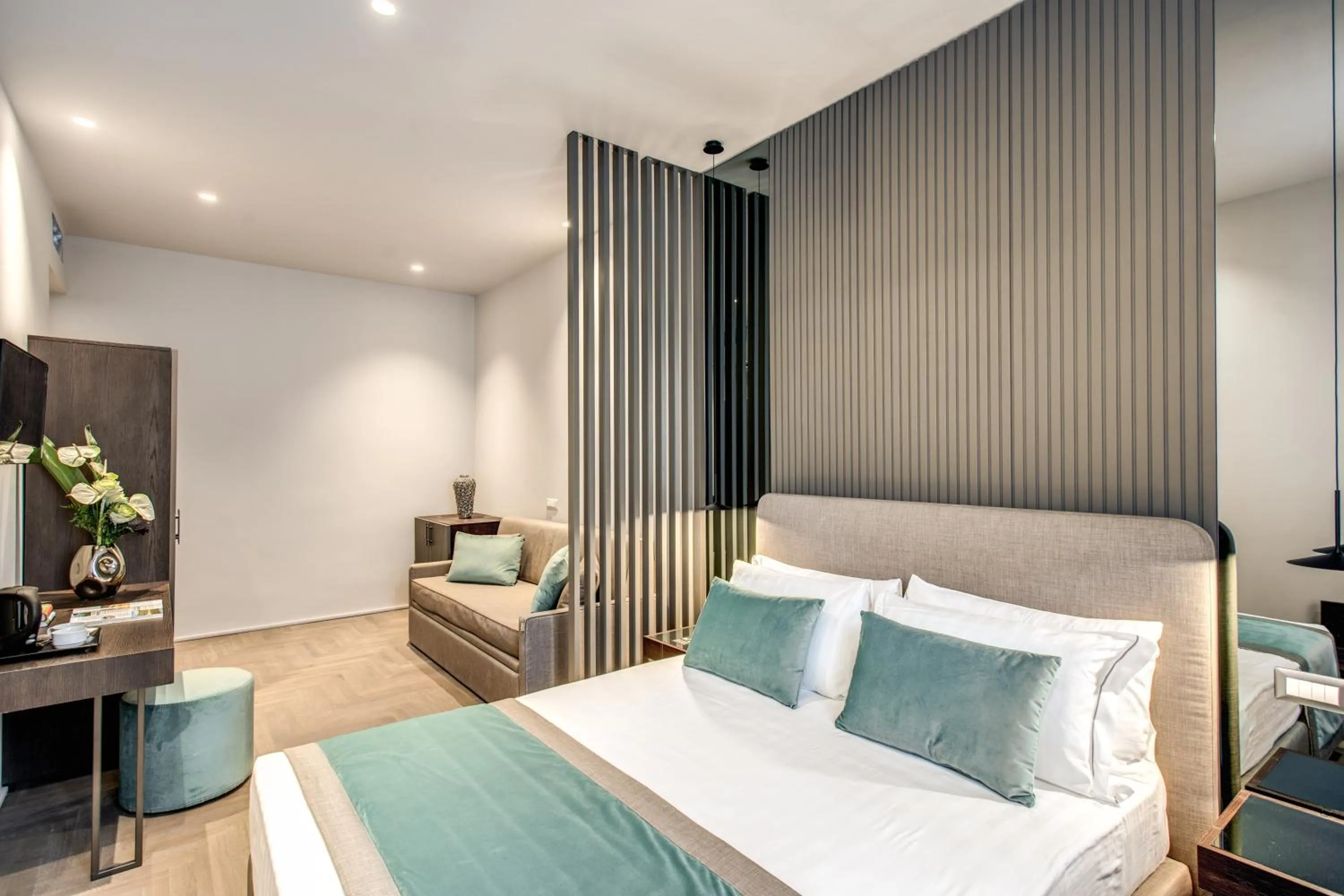 Bed in Hotel 77 Seventy-Seven - Maison D'Art Collection