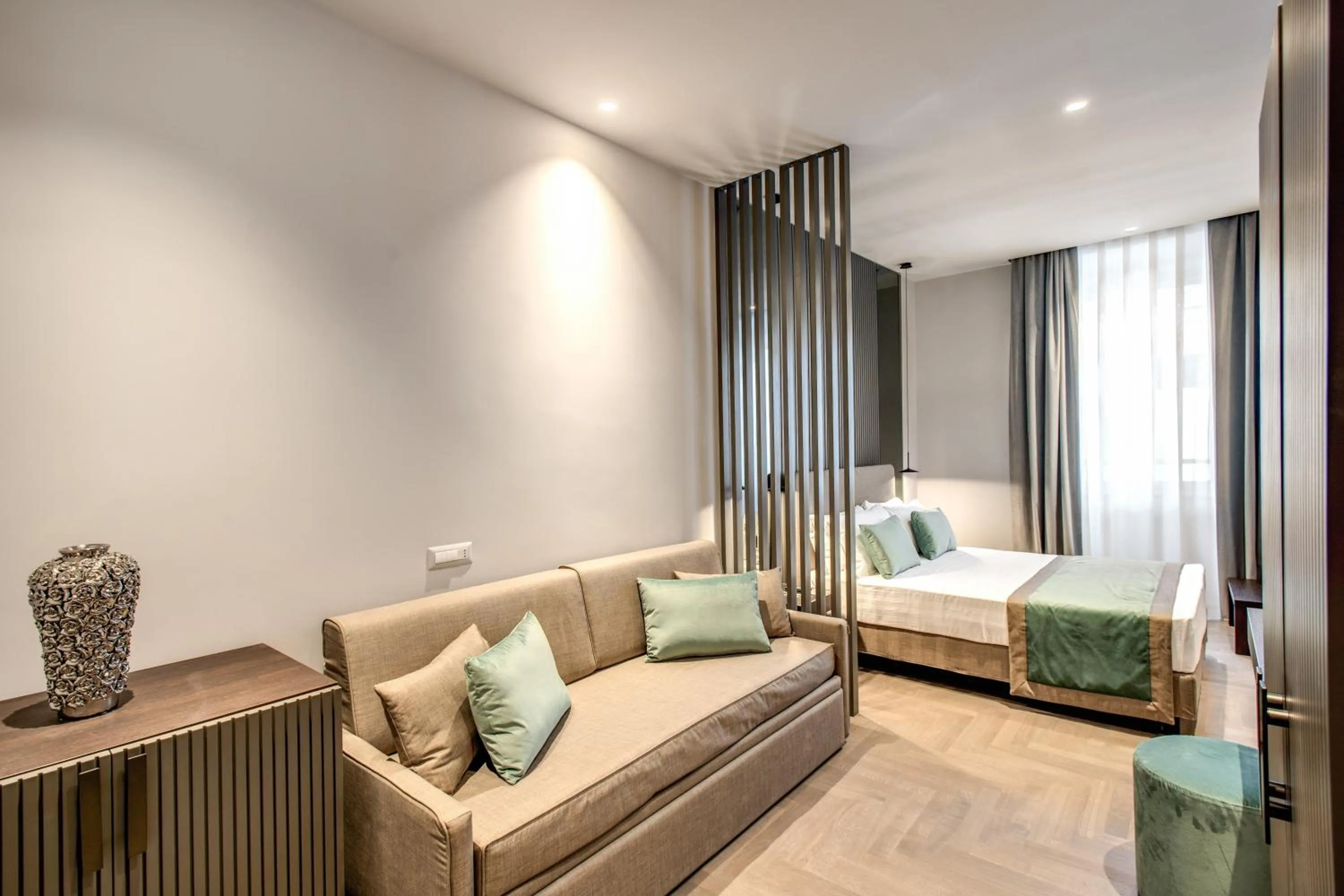 Photo of the whole room, Bed in Hotel 77 Seventy-Seven - Maison D'Art Collection