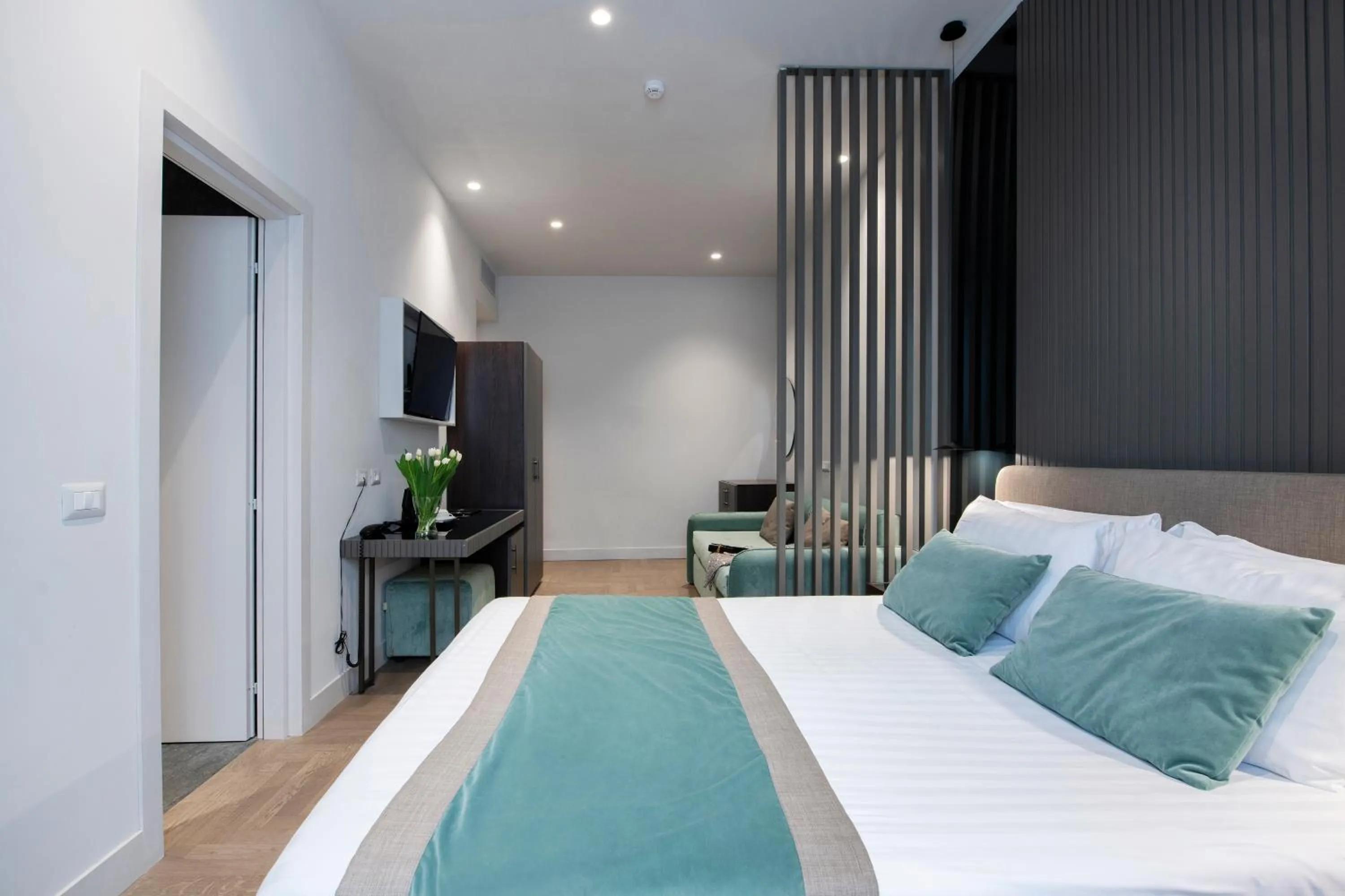 Bed in Hotel 77 Seventy-Seven - Maison D'Art Collection