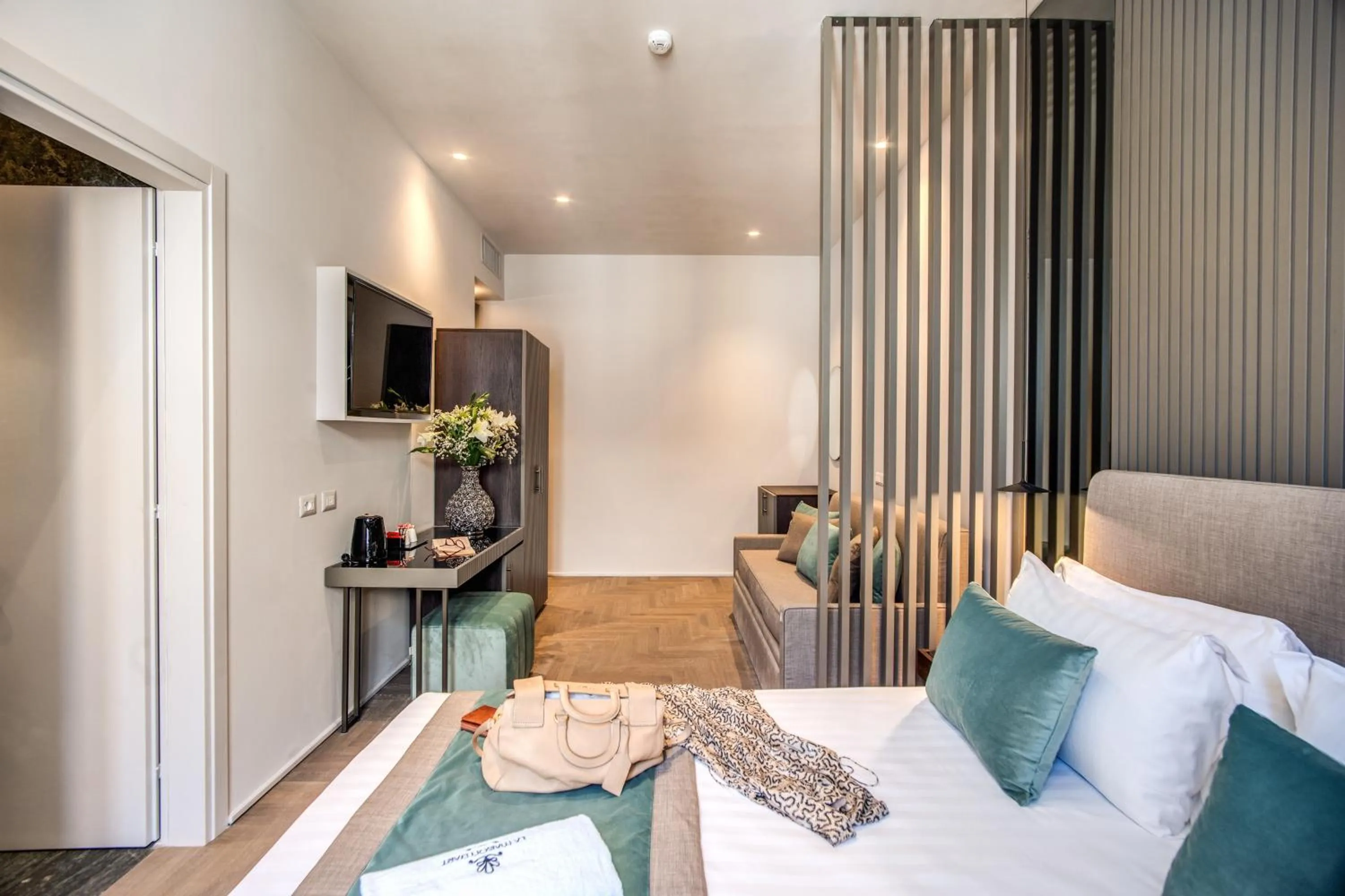 Bed in Hotel 77 Seventy-Seven - Maison D'Art Collection