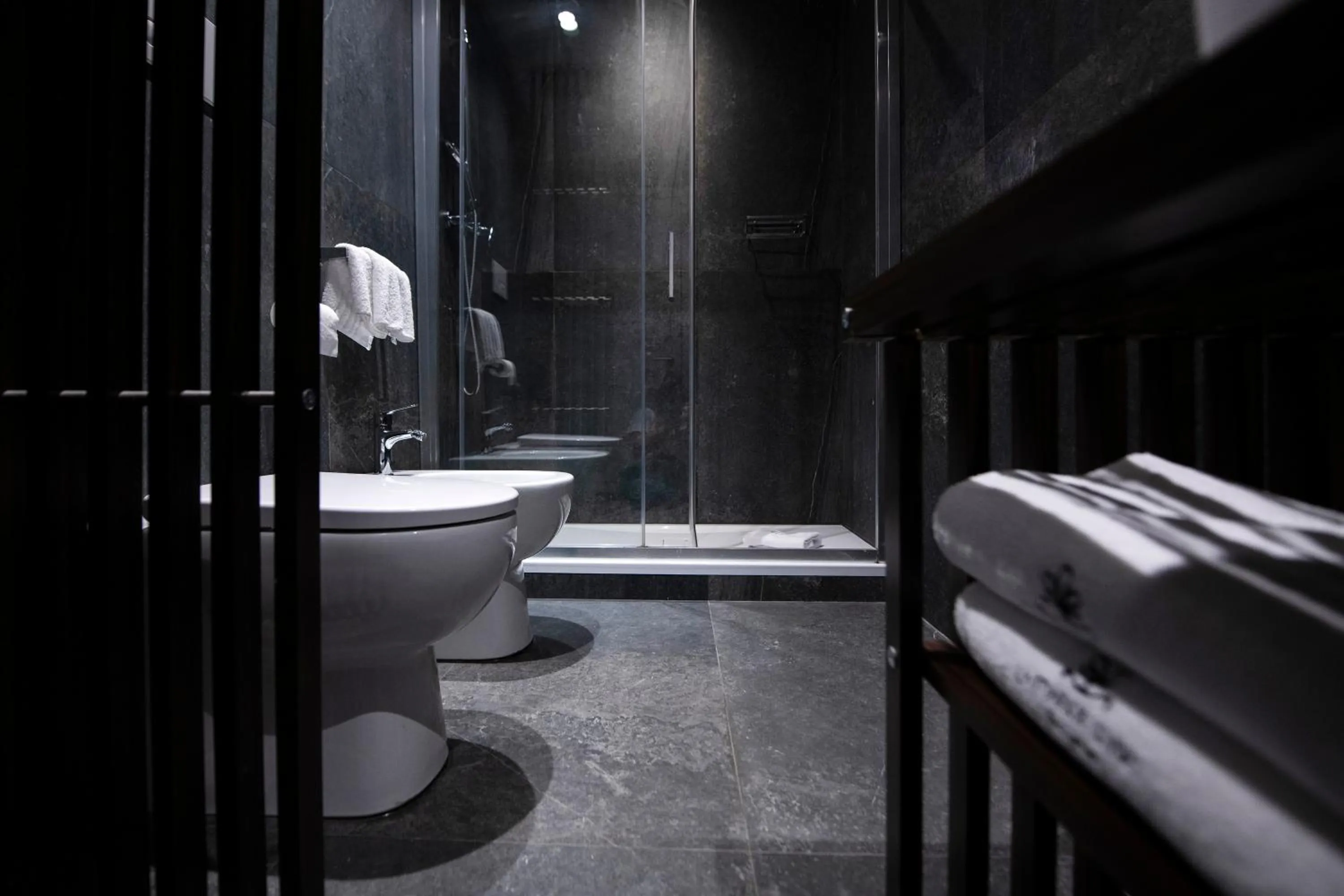 Shower in Hotel 77 Seventy-Seven - Maison D'Art Collection