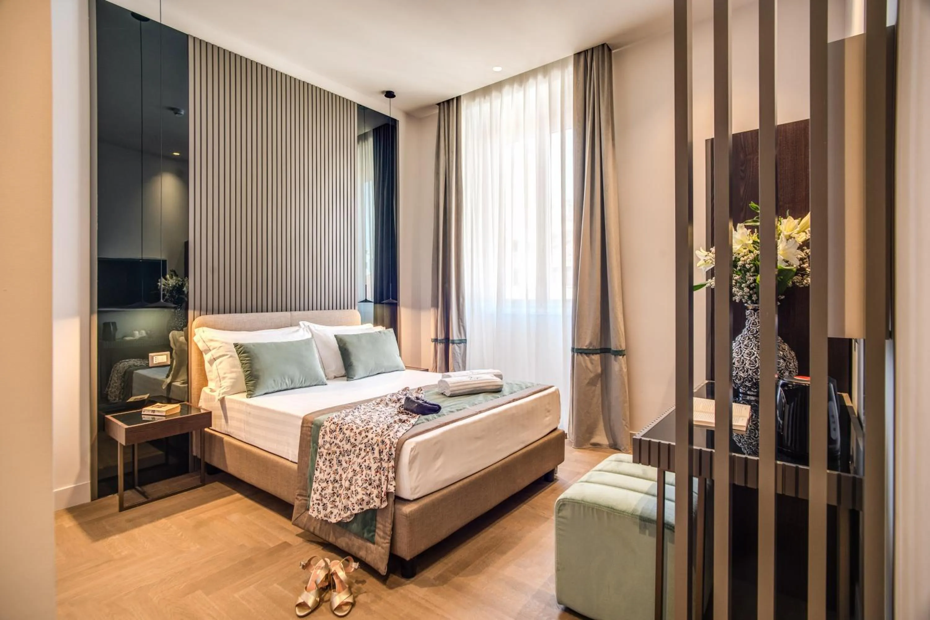 Living room, Bed in Hotel 77 Seventy-Seven - Maison D'Art Collection