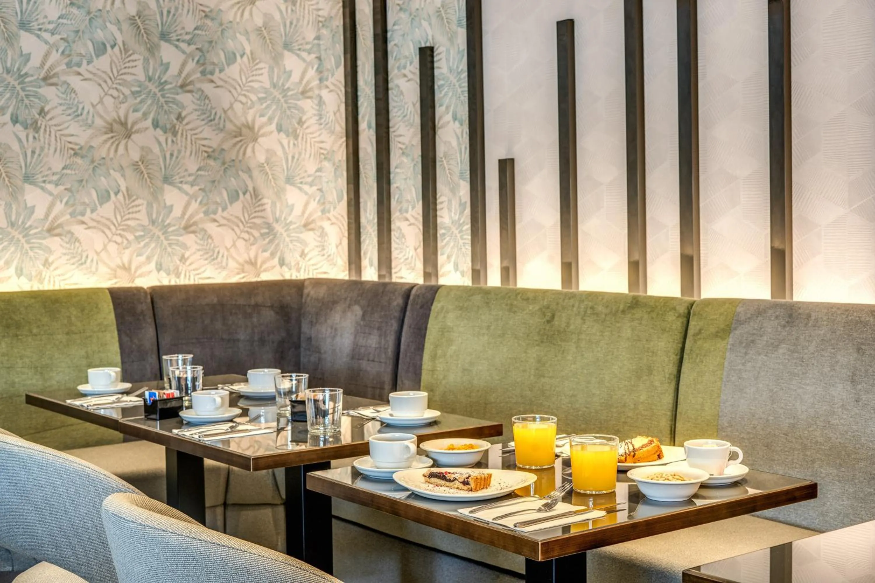 Breakfast in Hotel 77 Seventy-Seven - Maison D'Art Collection