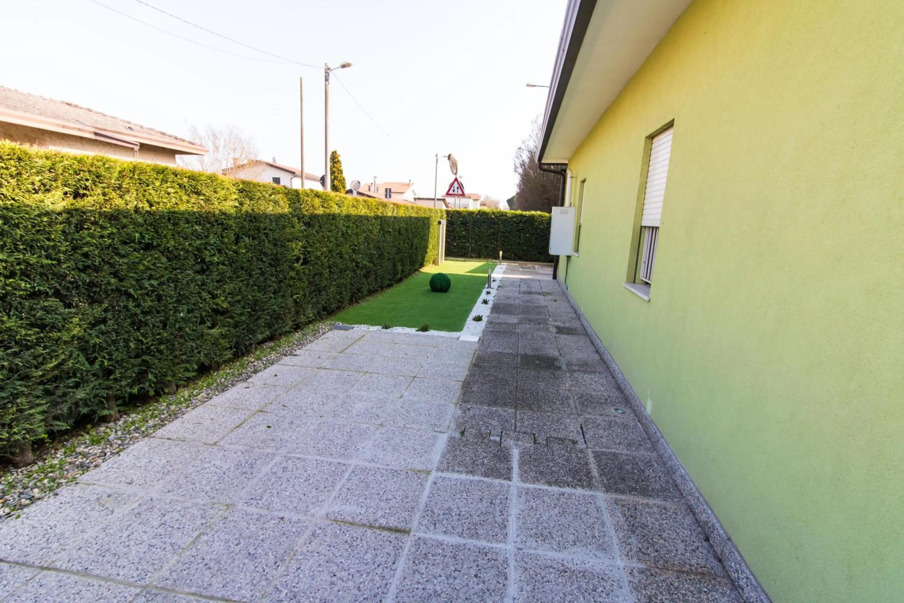 Garden in GreenColors DEPENDANCE