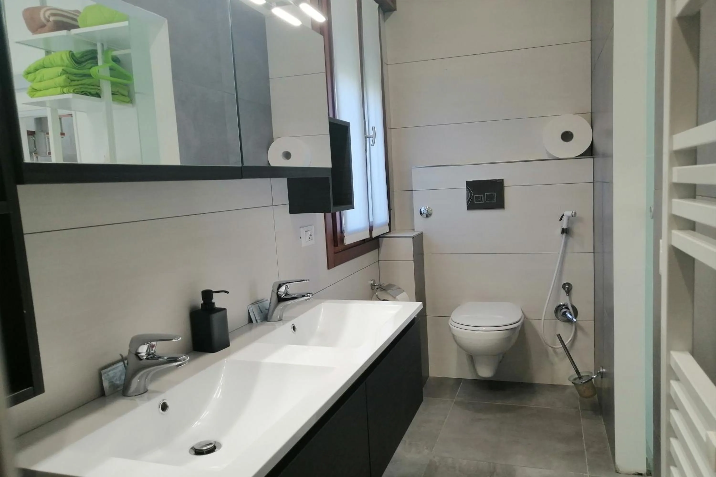 Bathroom in GreenColors DEPENDANCE