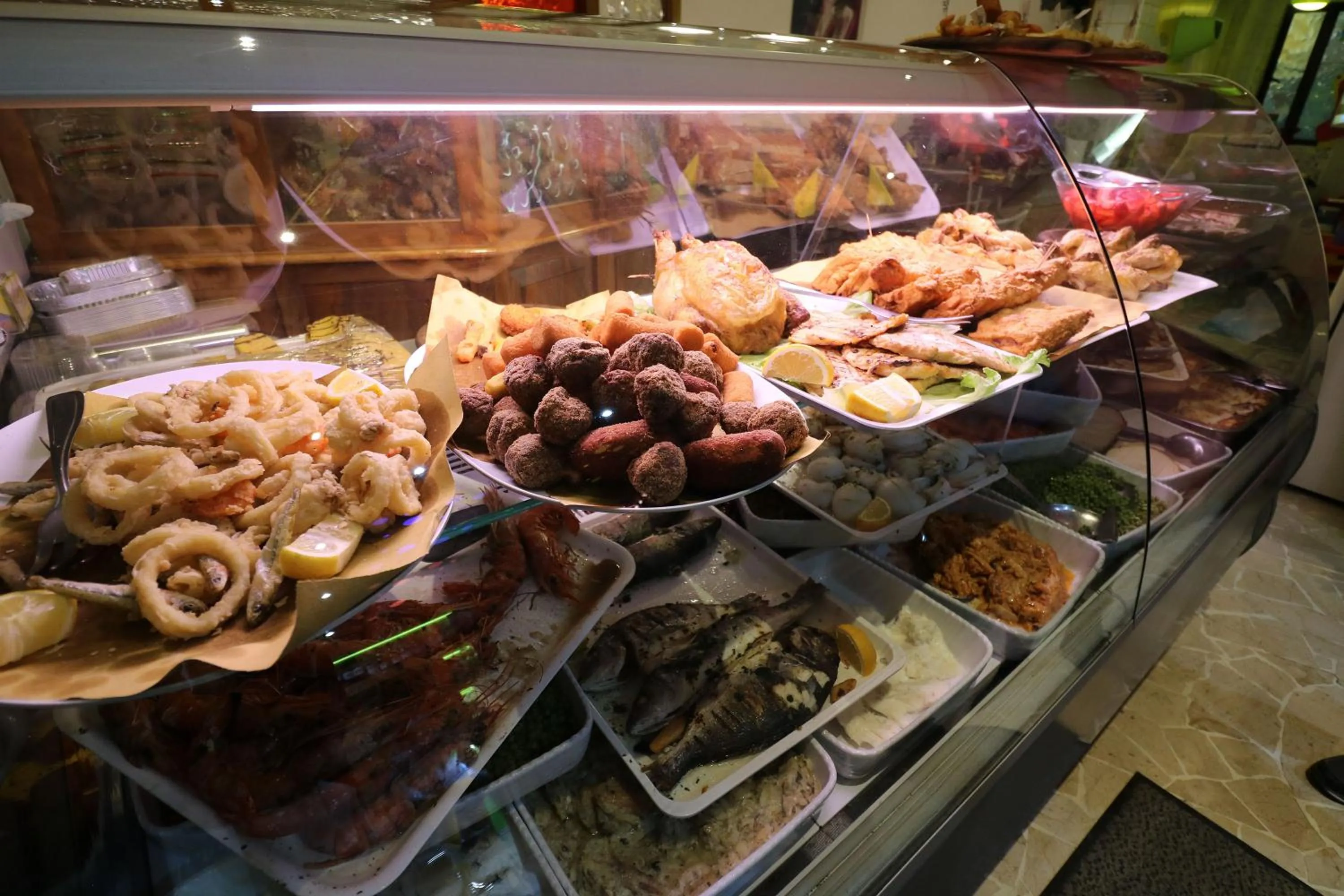 Restaurant/places to eat in GreenColors DEPENDANCE