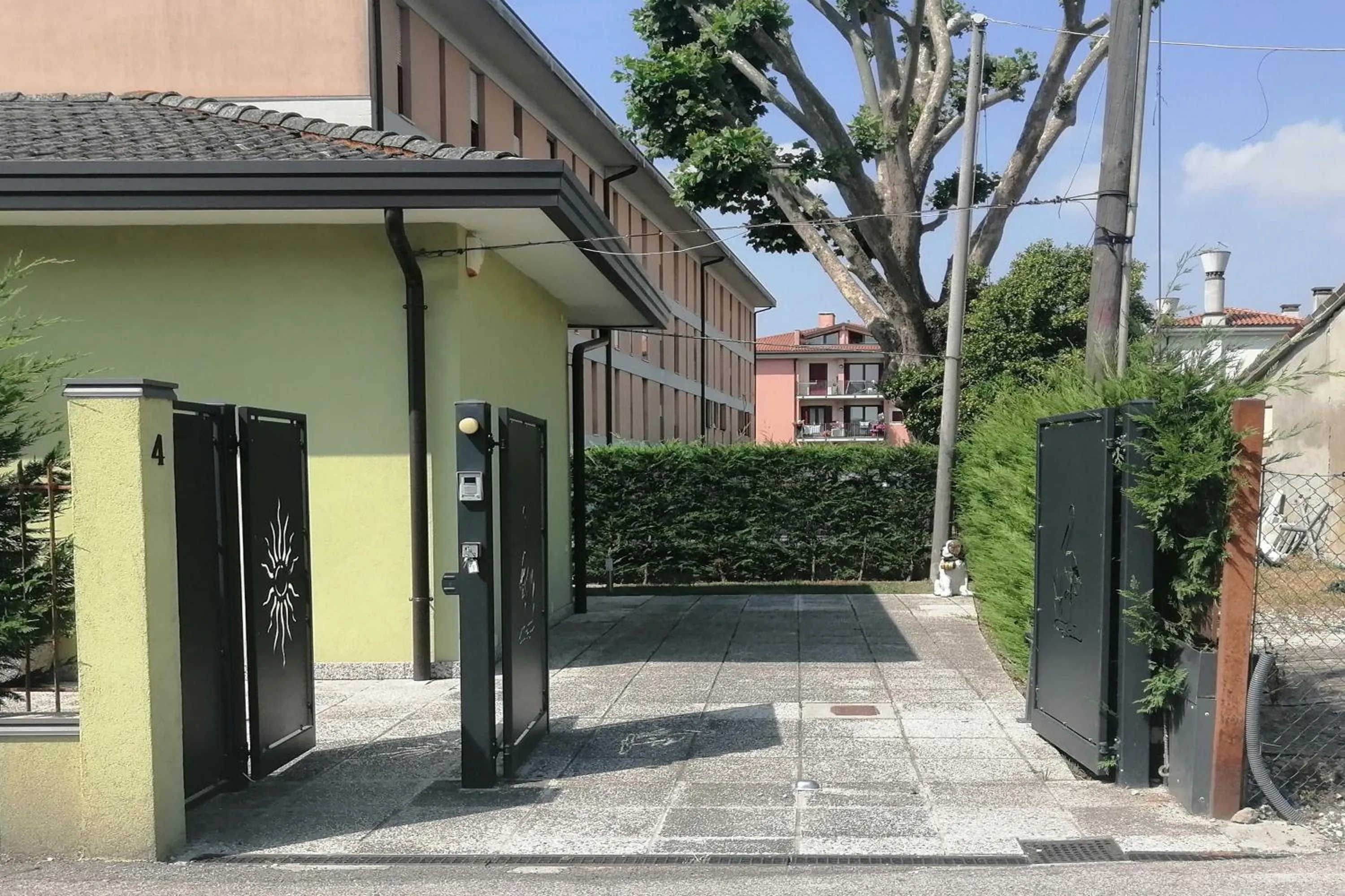 Property building in GreenColors DEPENDANCE