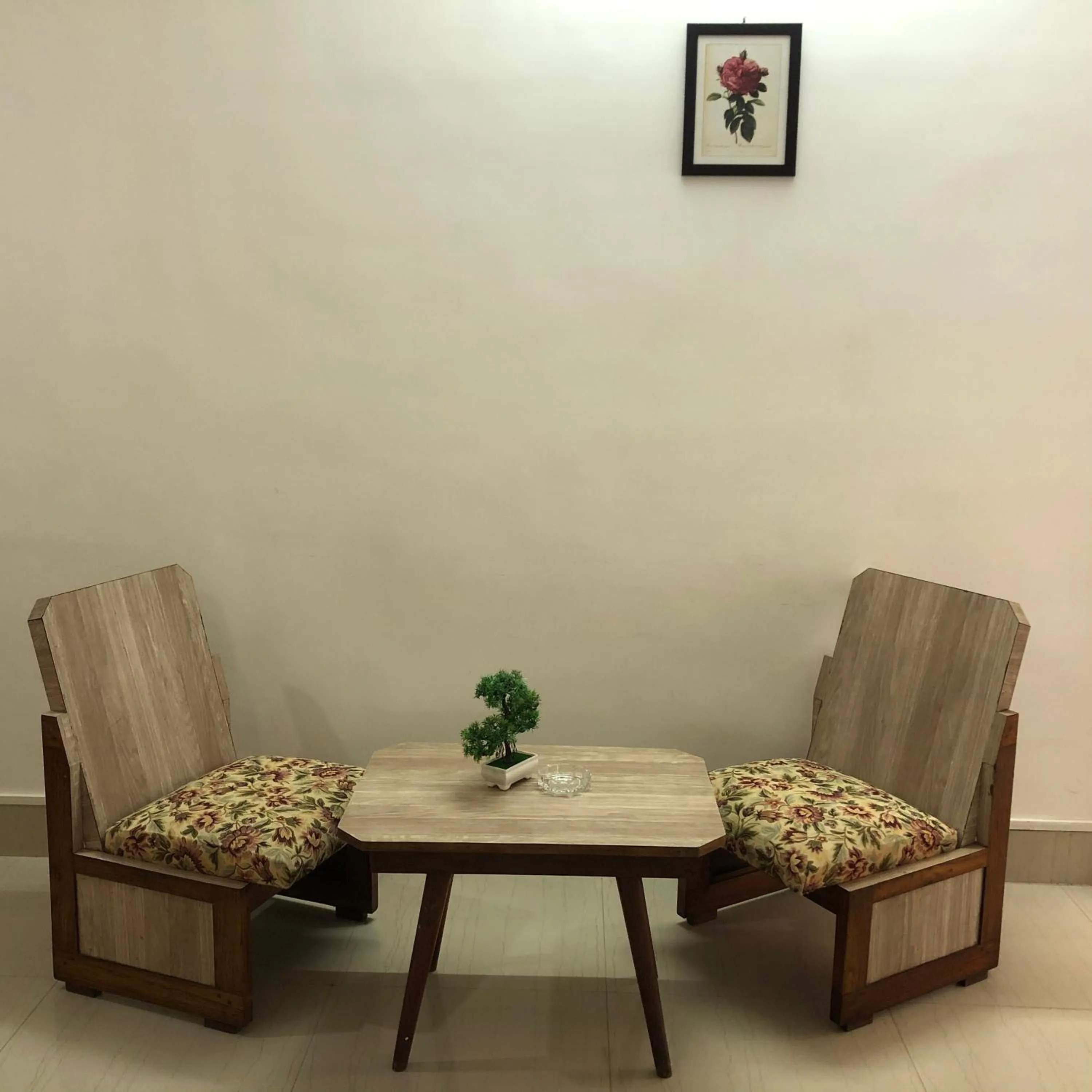 Dining area in Hotel Saluja