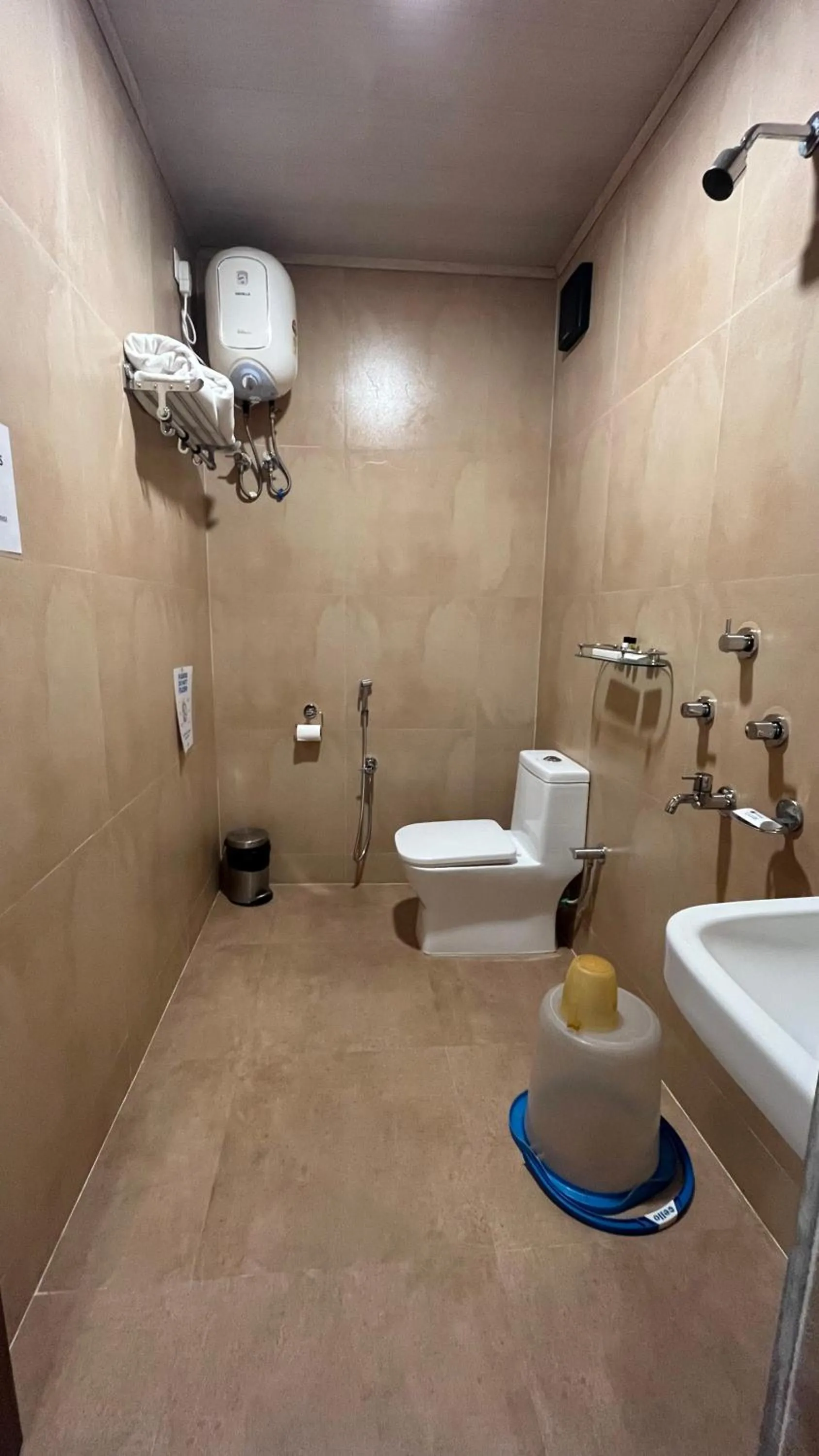 Bathroom in Hotel Saluja