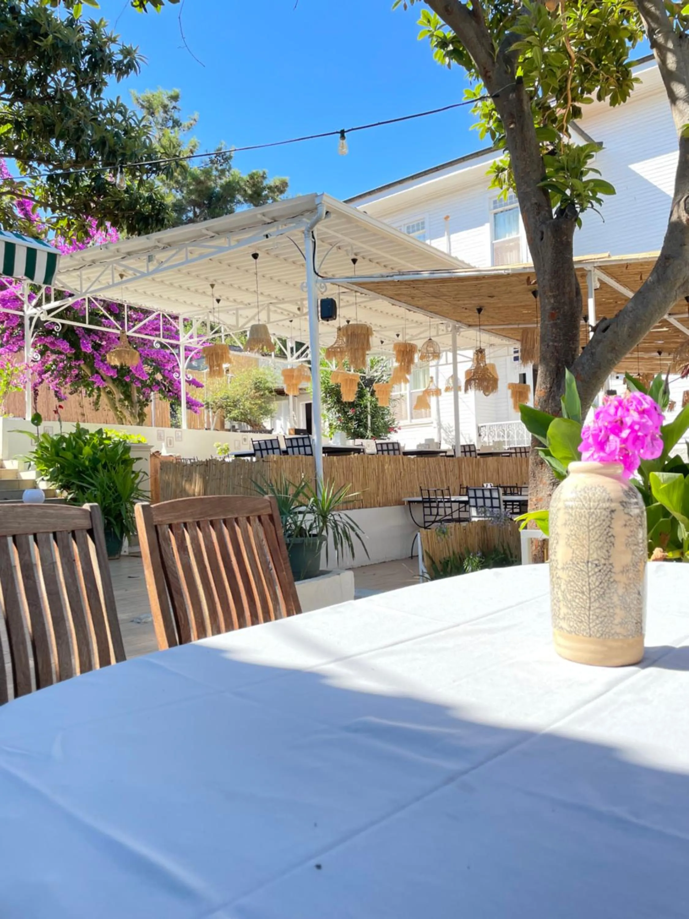 Restaurant/places to eat in Ikigai Hotel Villa Rıfat