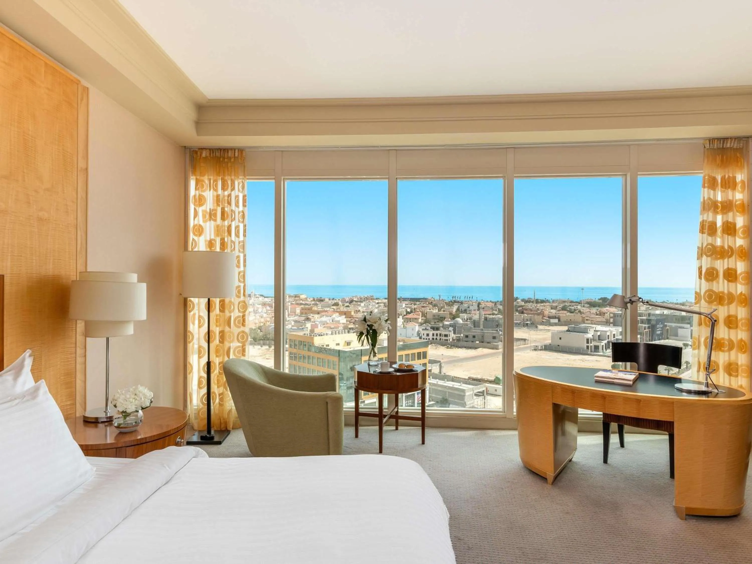 Bedroom, Bed in Mövenpick Hotel Al Khobar