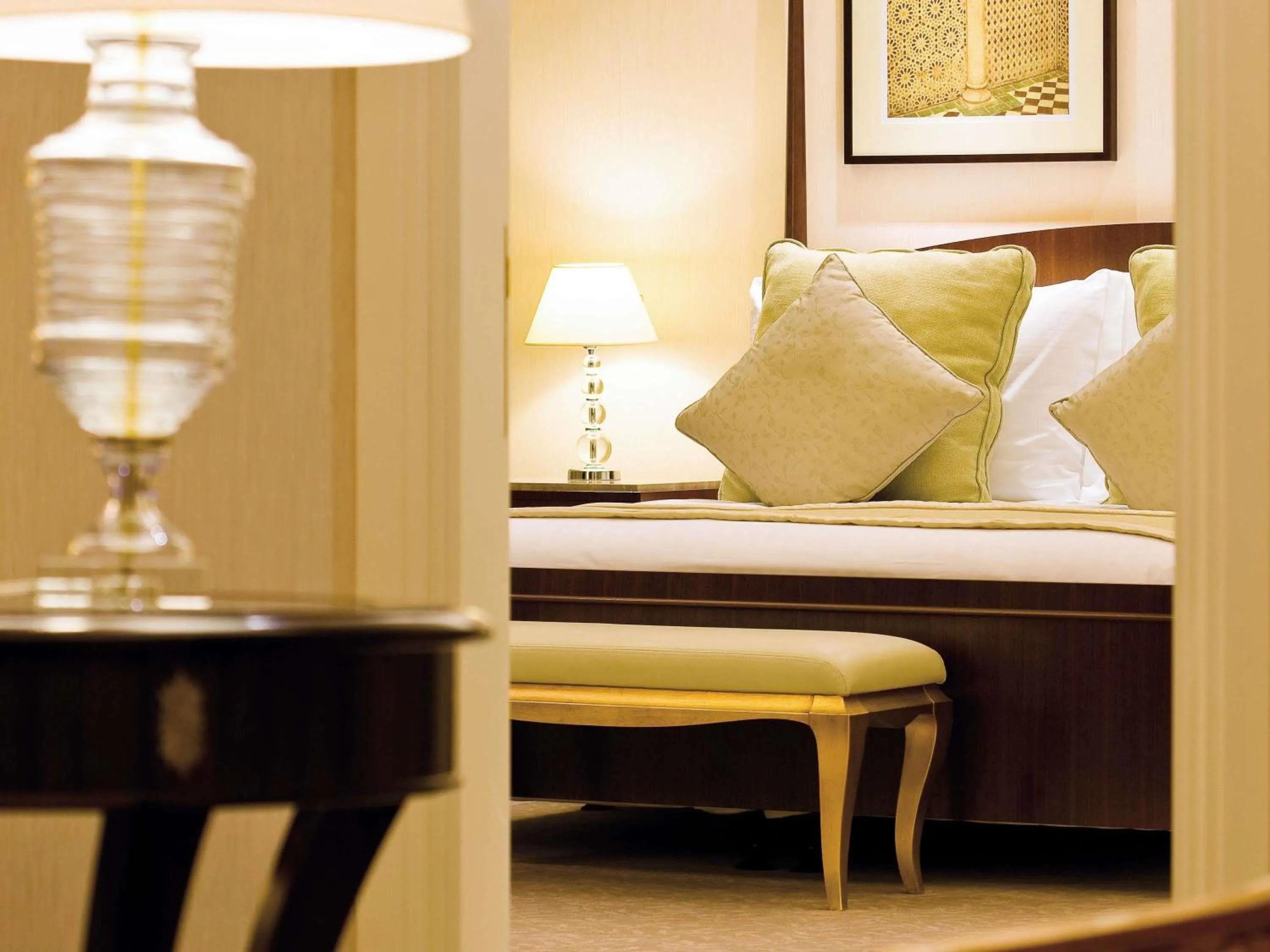 Bedroom, Bed in Mövenpick Hotel Al Khobar