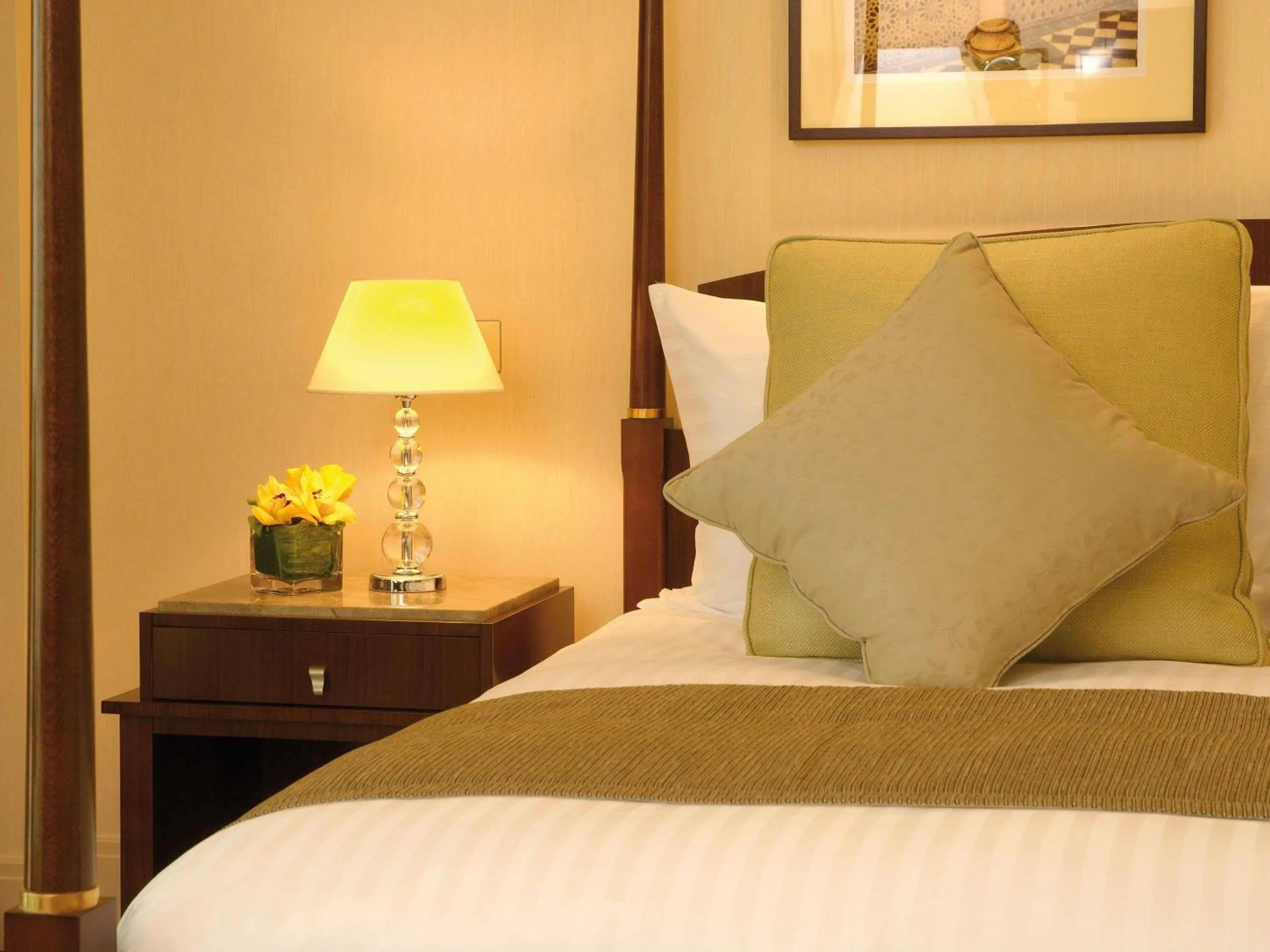 Bedroom, Bed in Mövenpick Hotel Al Khobar