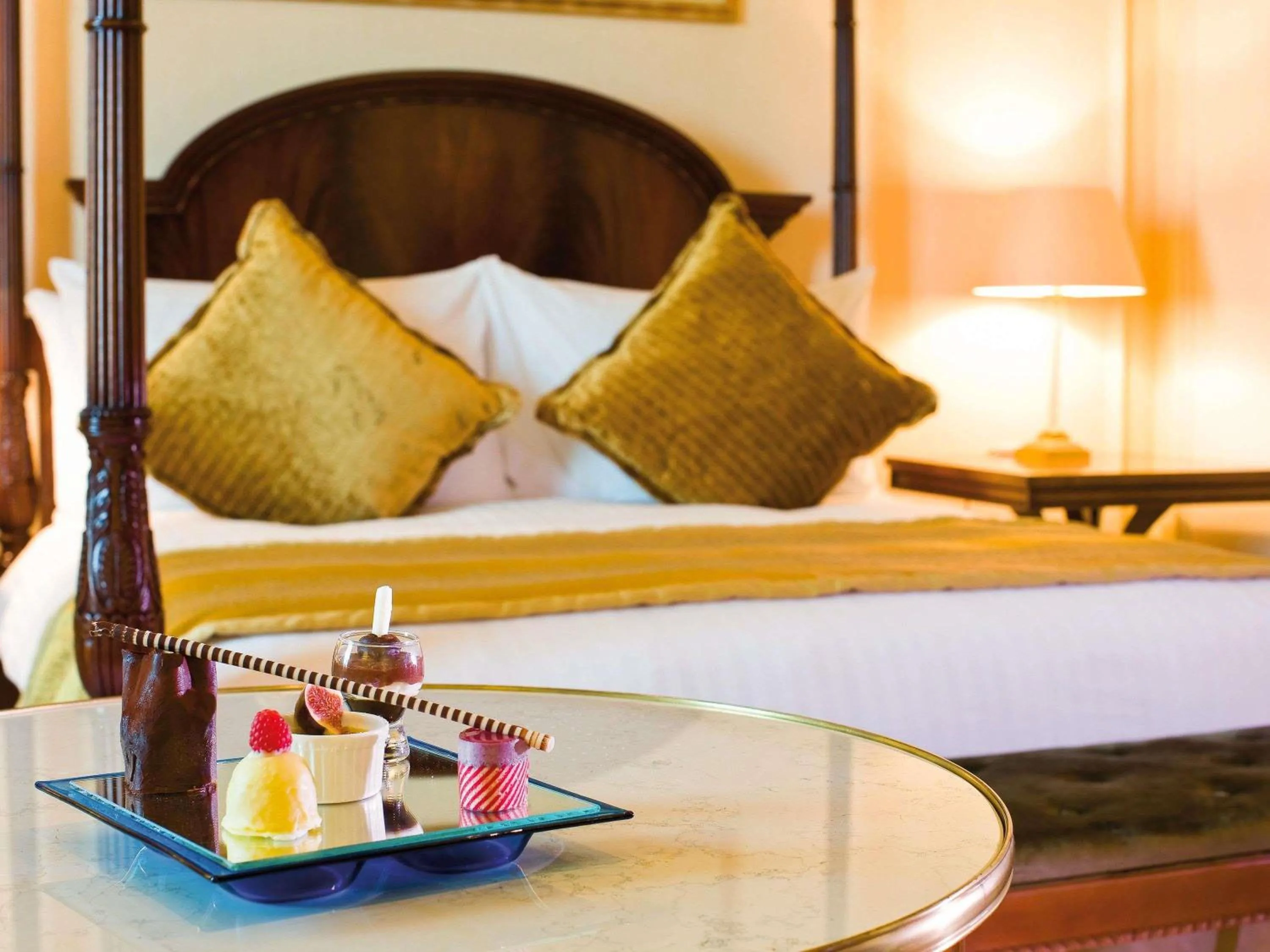 Bedroom, Bed in Mövenpick Hotel Al Khobar