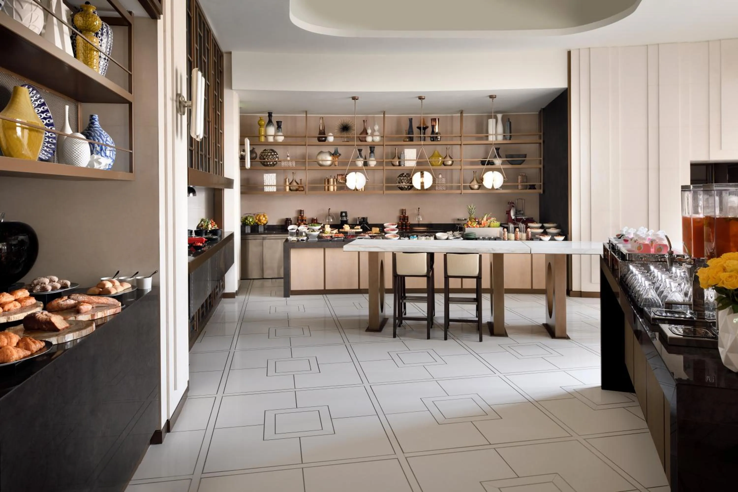 Lounge or bar in Address Downtown