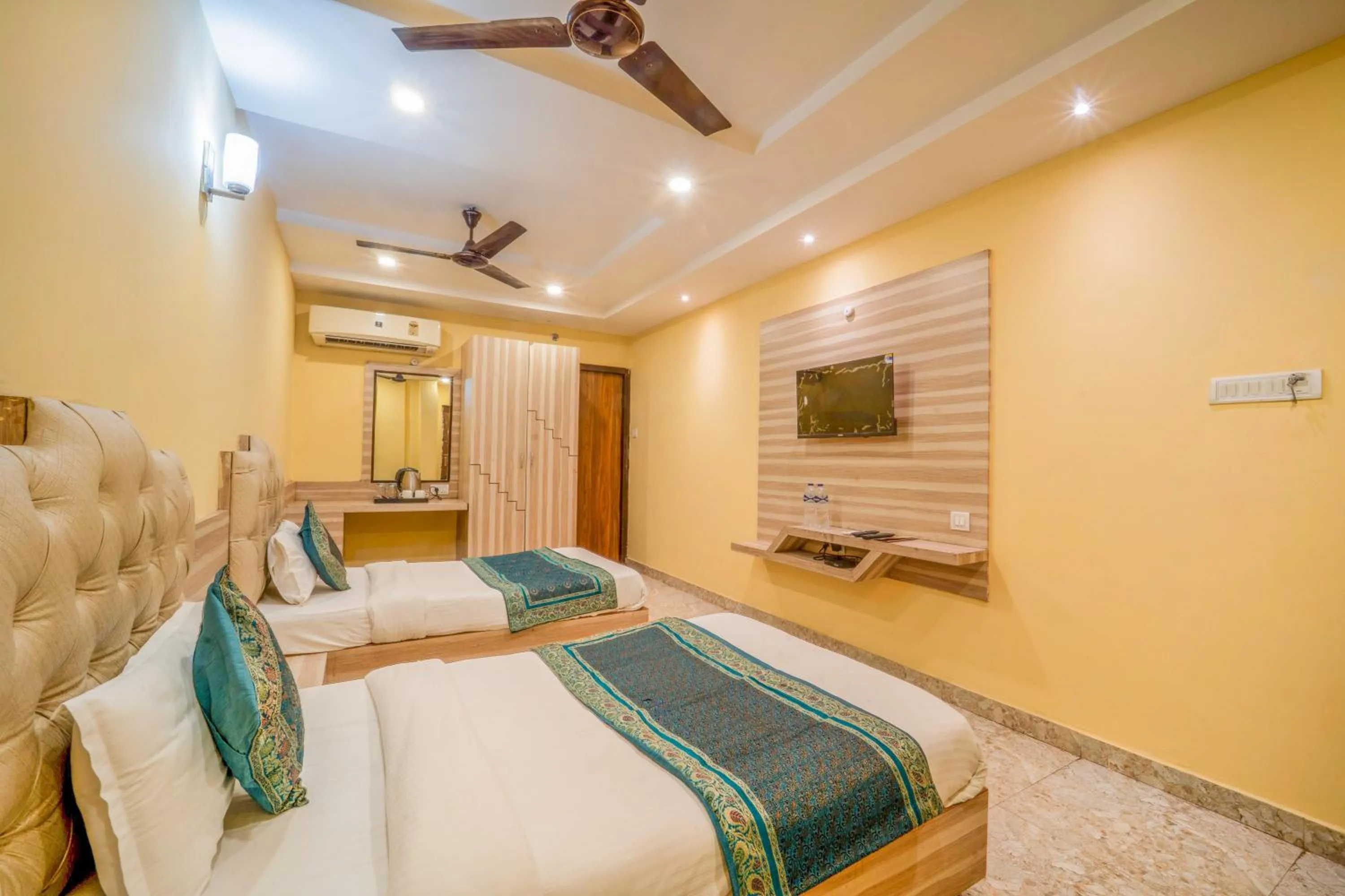 Bedroom, Bed in HOTEL AUGUSTO