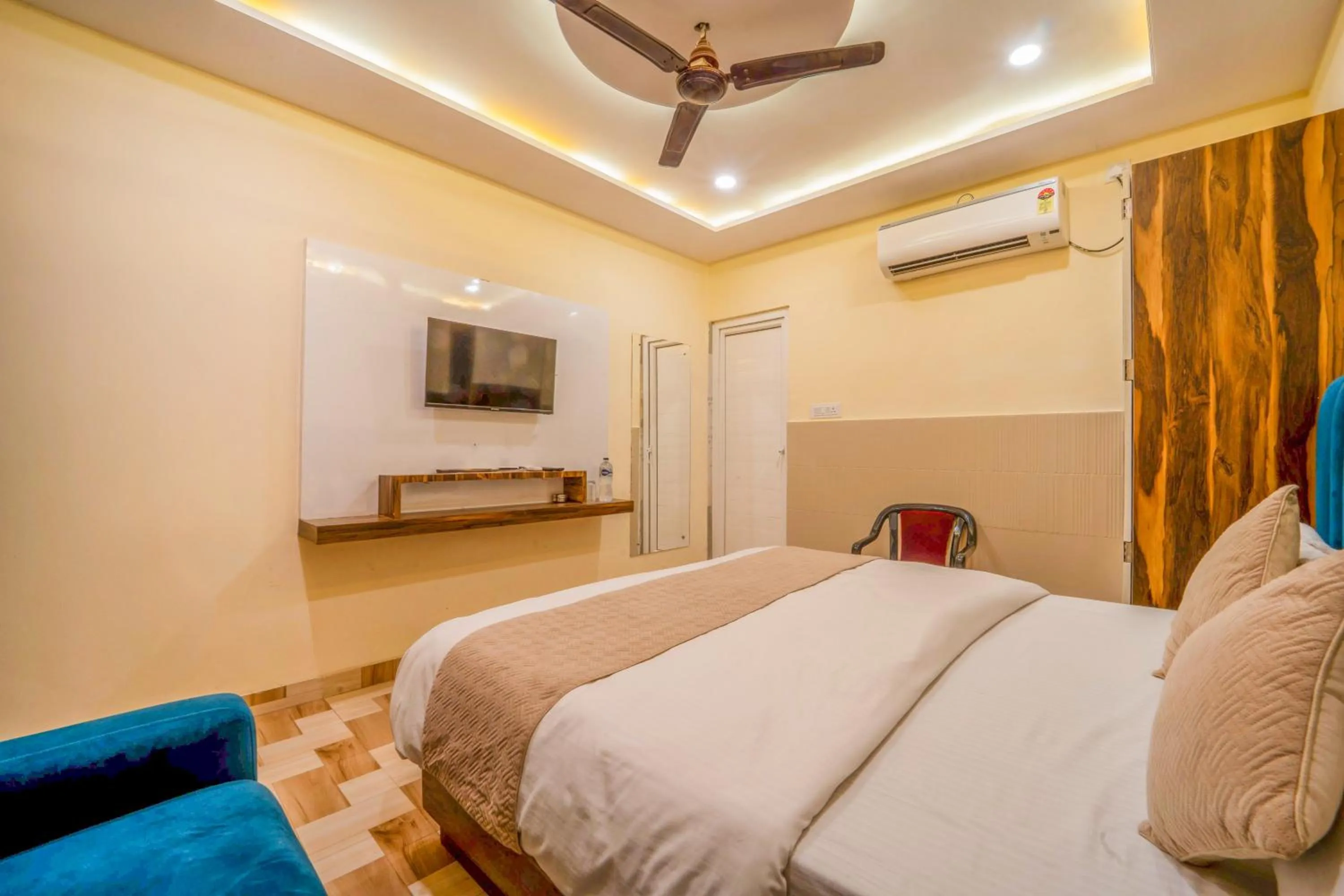 Bed in HOTEL AUGUSTO