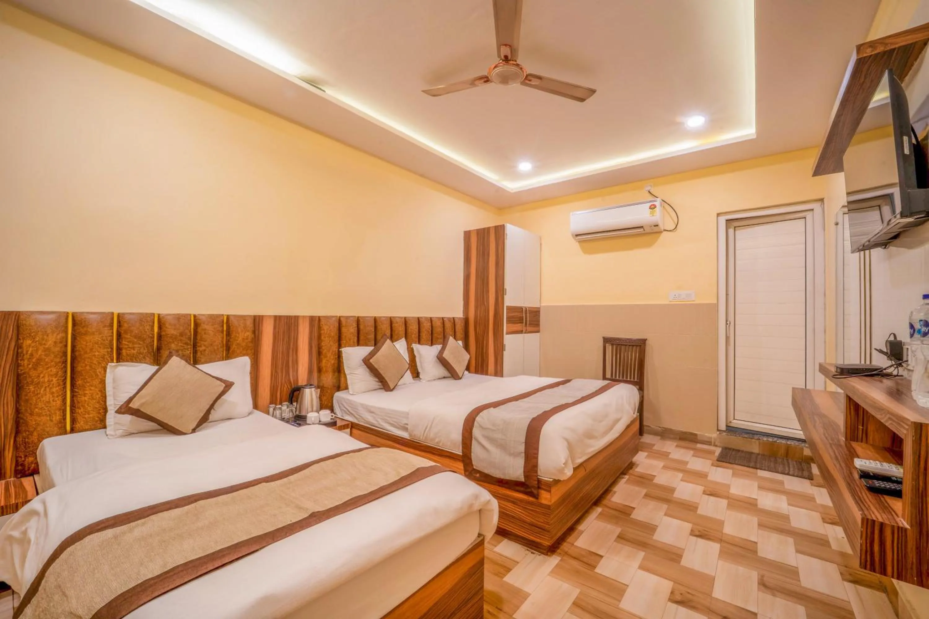 Bedroom, Bed in HOTEL AUGUSTO