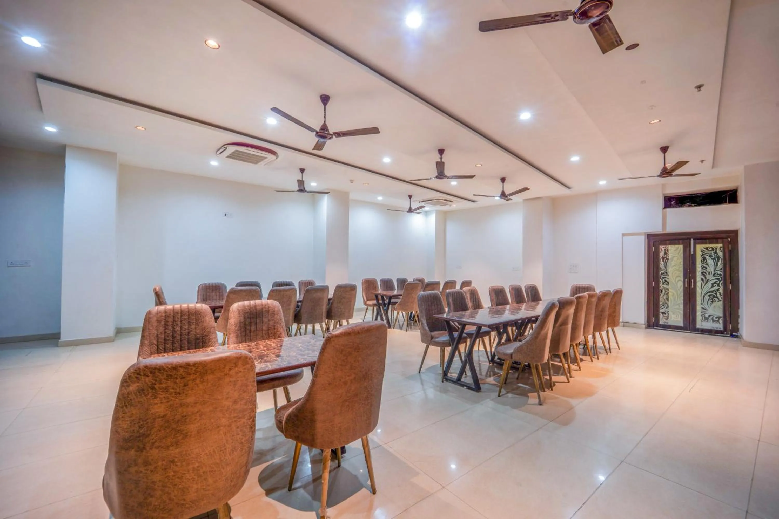 Restaurant/places to eat in HOTEL AUGUSTO