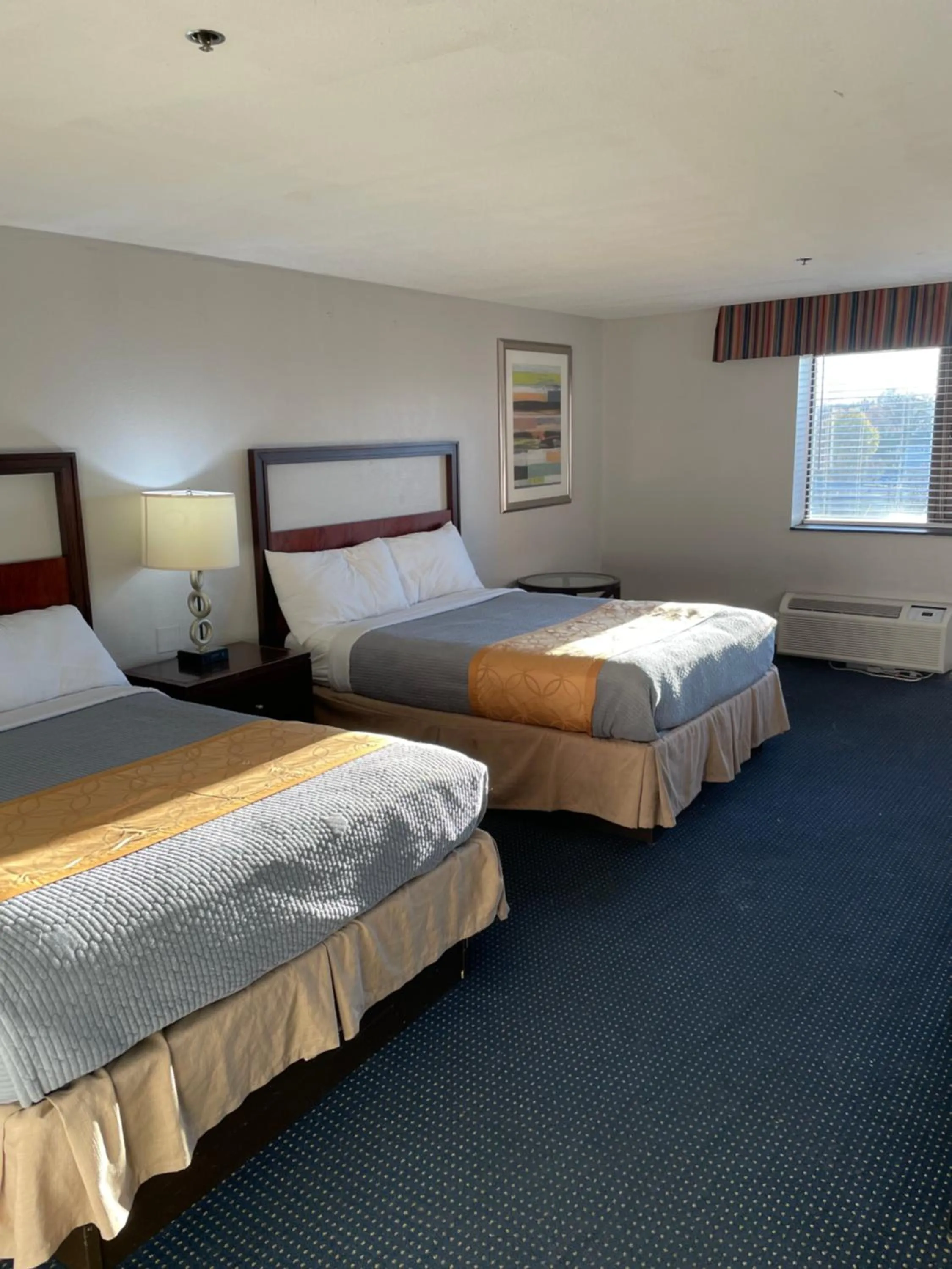 Bed in Apm Inn & Suites