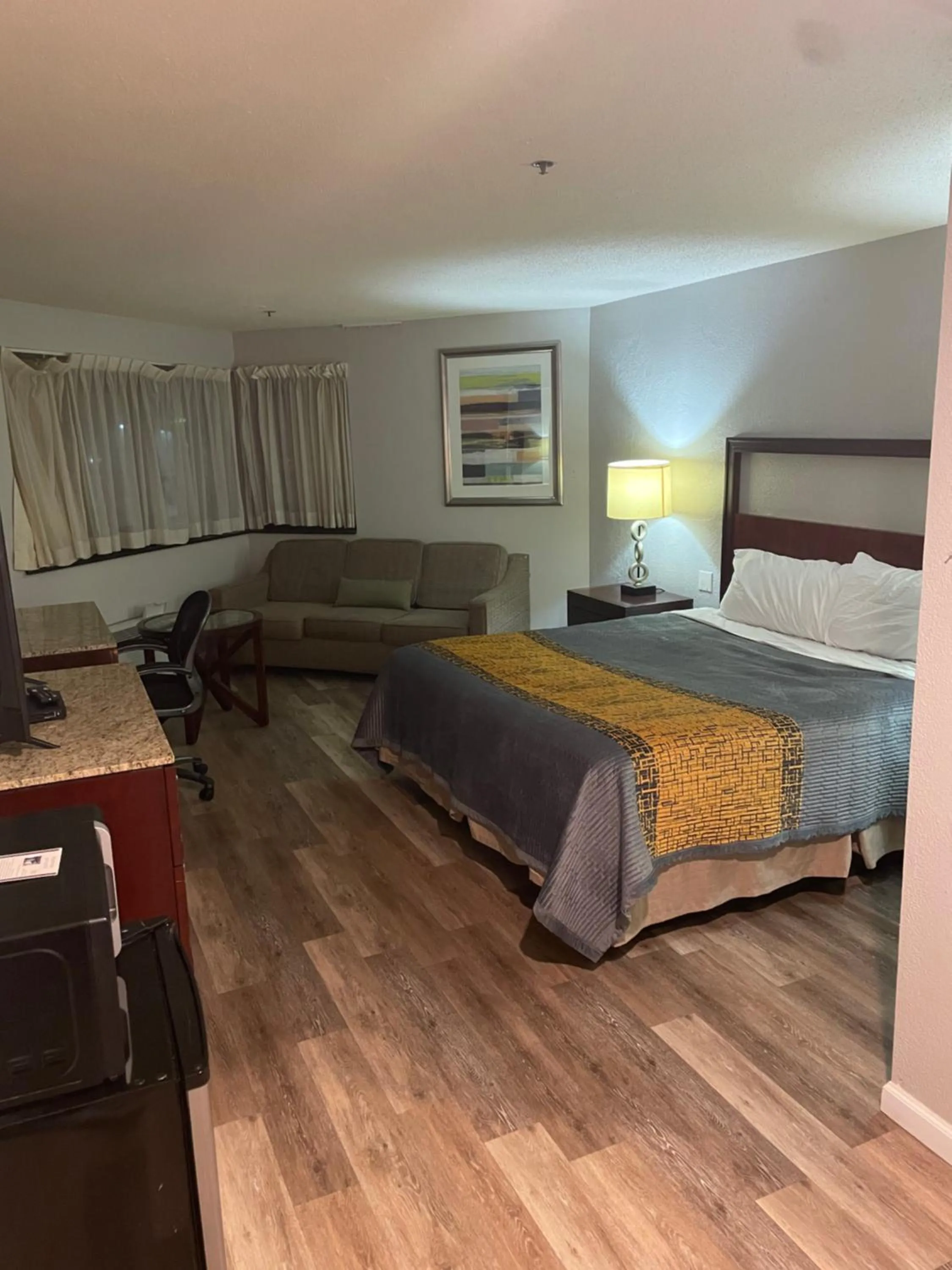 Bed in Apm Inn & Suites