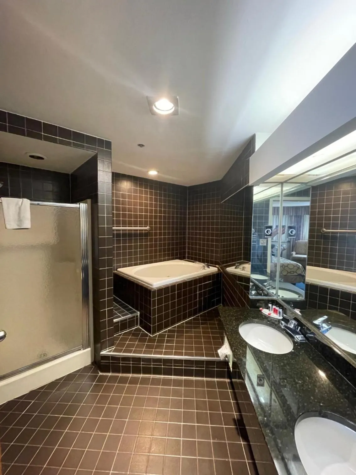 Bathroom in Apm Inn & Suites