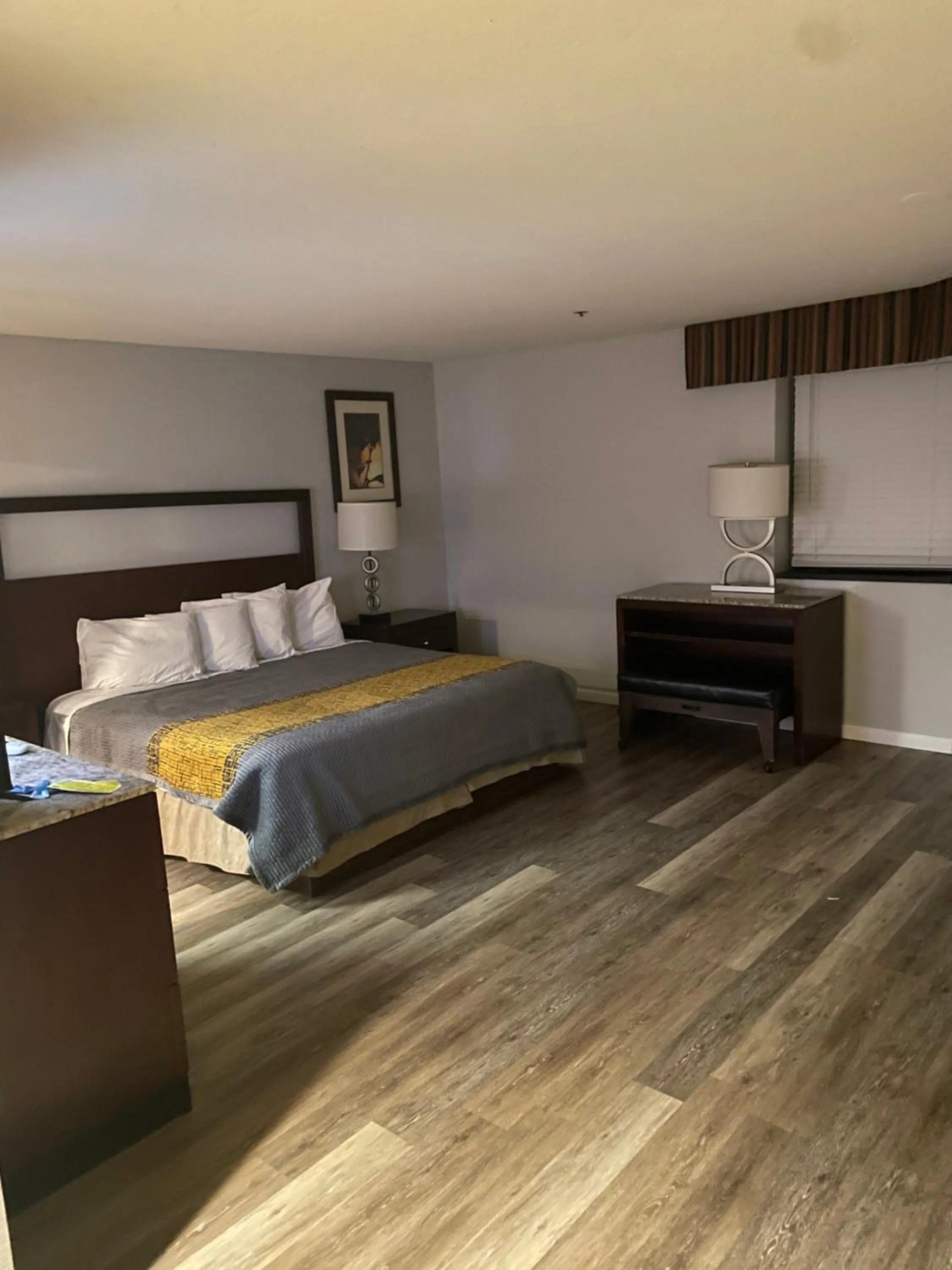 Bed in Apm Inn & Suites