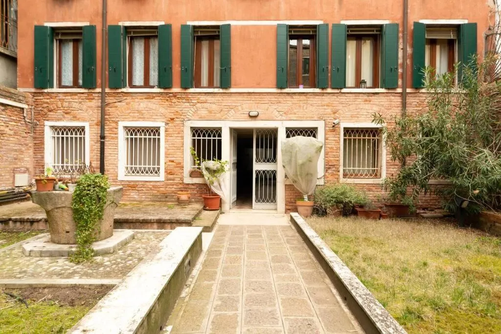 Facade/entrance in The Zen House Apartment