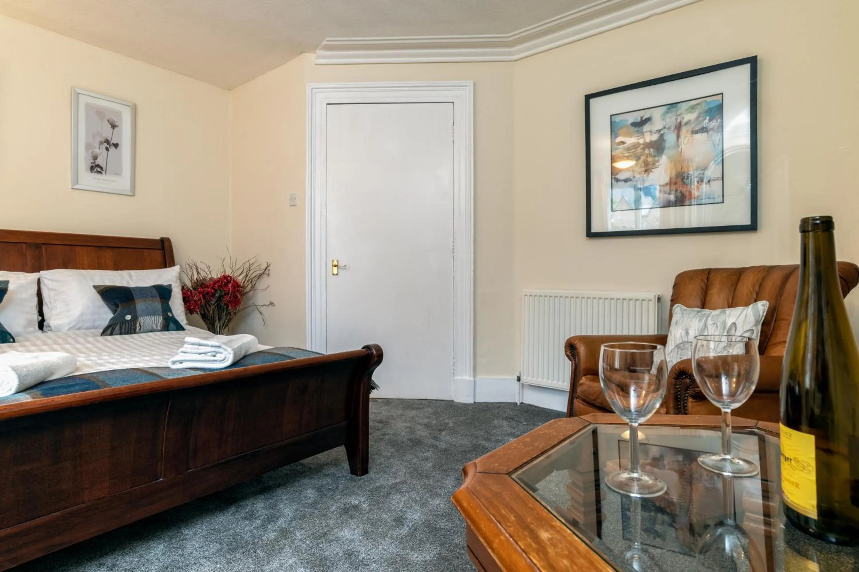 Bed in The Green Inn Rooms