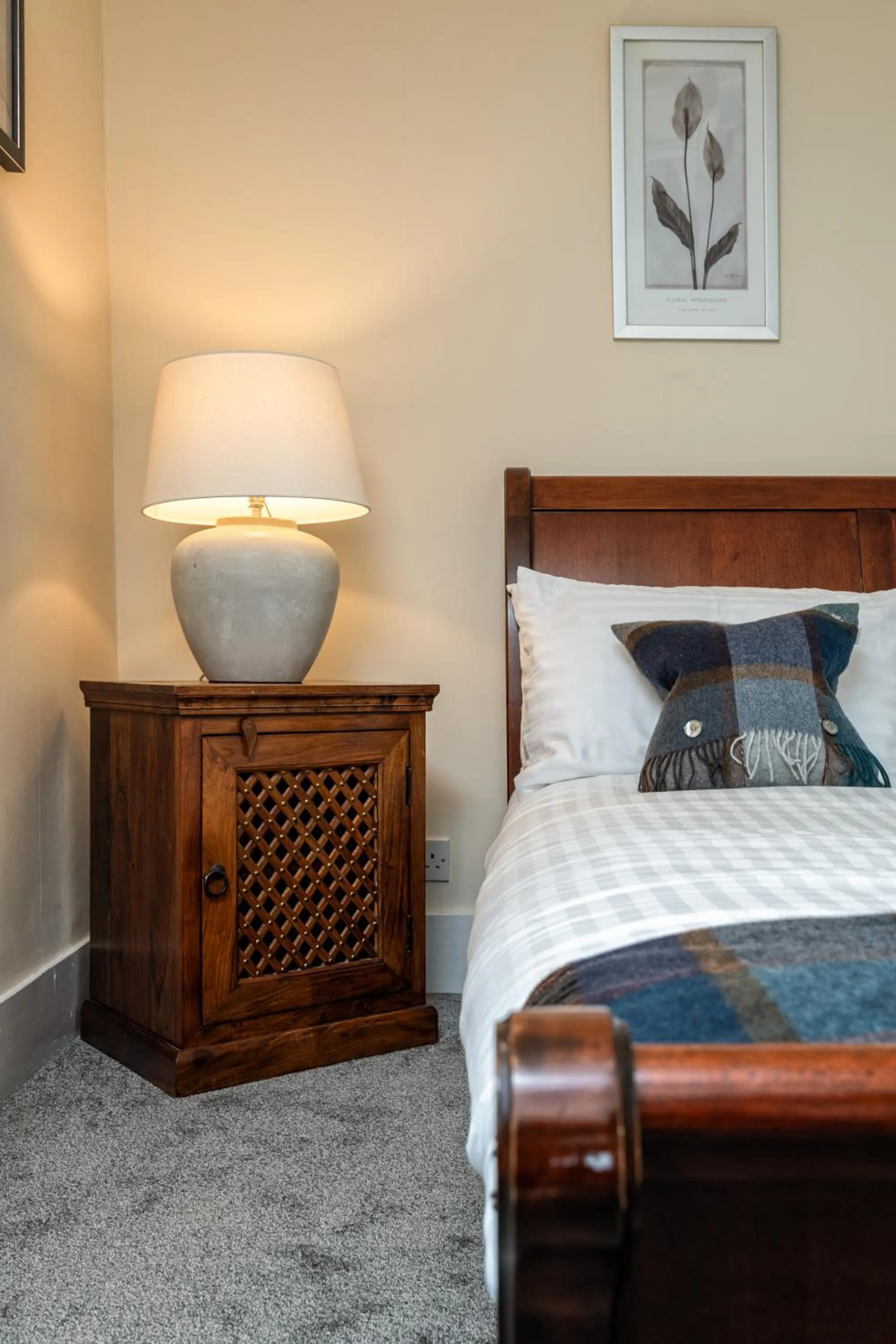 Bed in The Green Inn Rooms