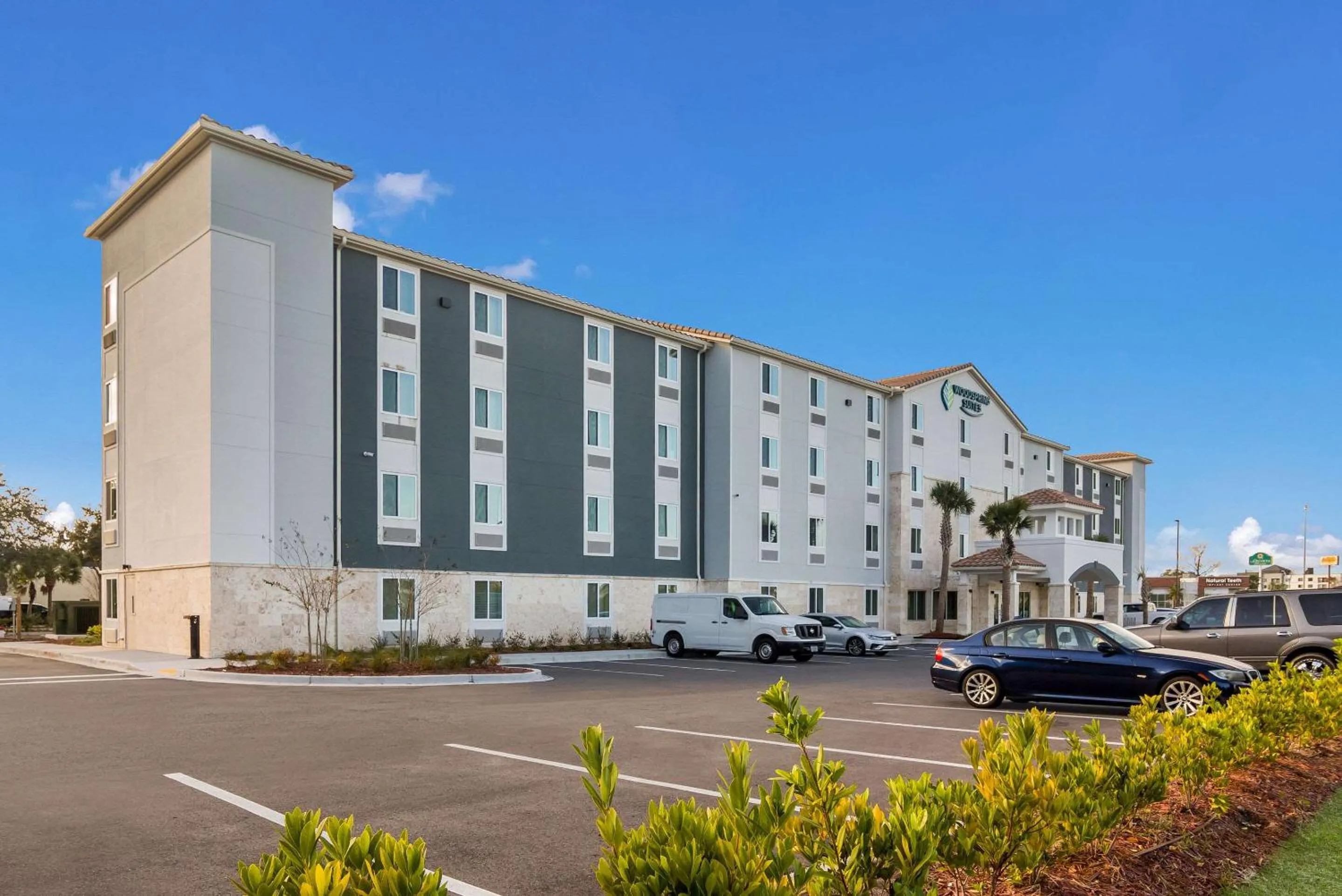 Property building in WoodSpring Suites Jacksonville - South