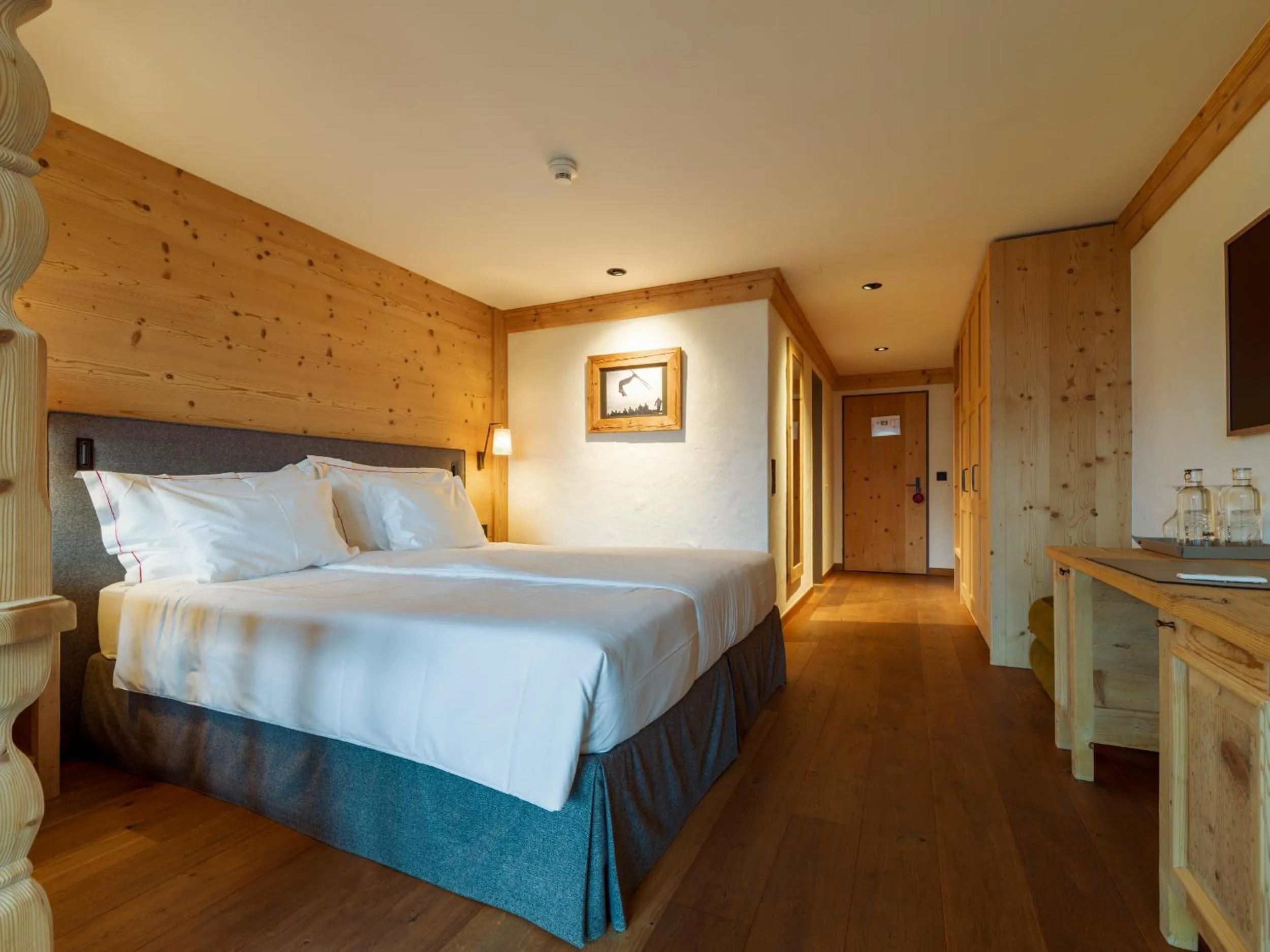 Photo of the whole room, Bed in Hotel Le Grand Chalet Gstaad