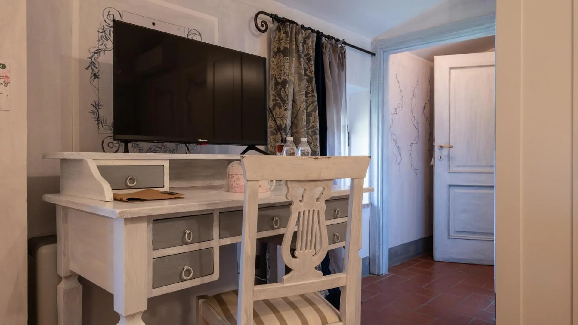 furniture in Il Castagnolo Country B&B