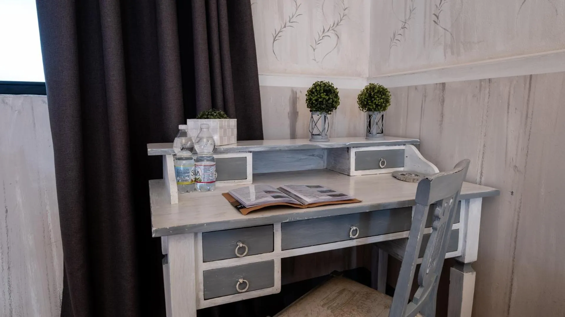 furniture in Il Castagnolo Country B&B