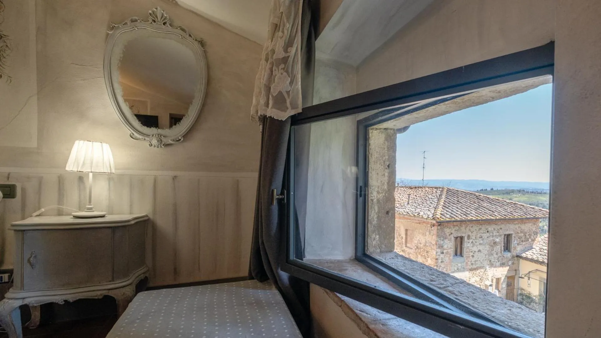 Garden view, Bed in Il Castagnolo Country B&B