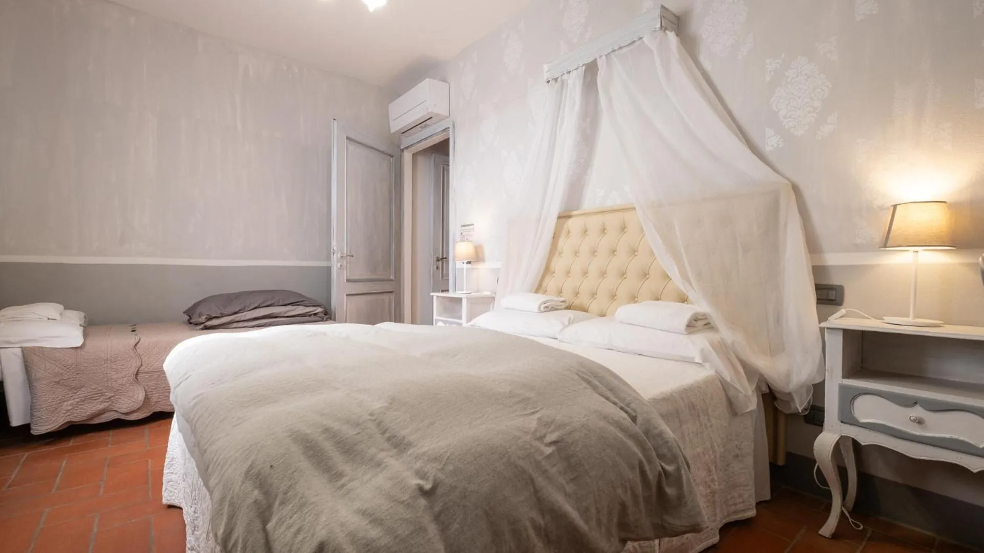 Bedroom, Bed in Il Castagnolo Country B&B