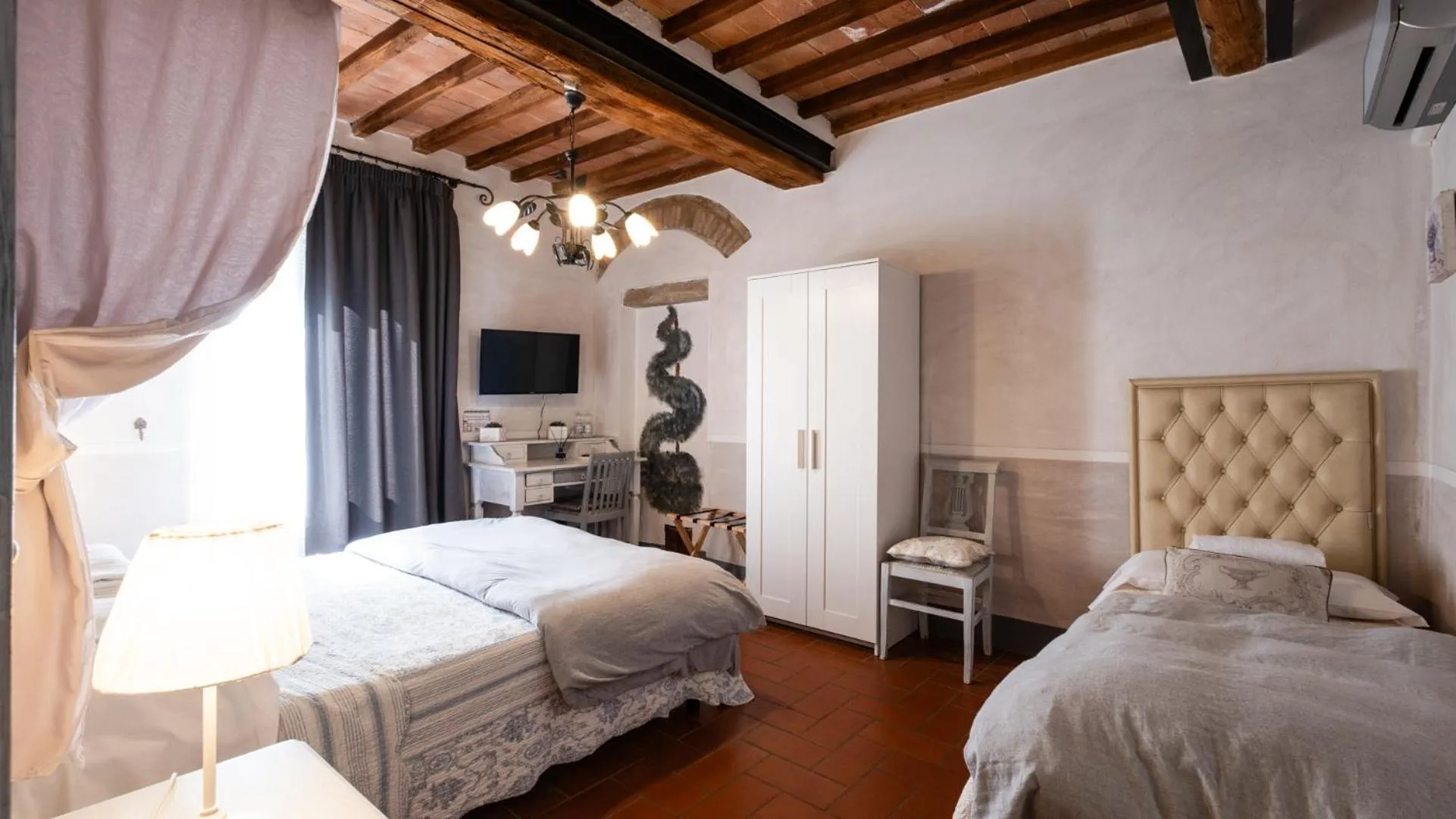 Bedroom, Bed in Il Castagnolo Country B&B