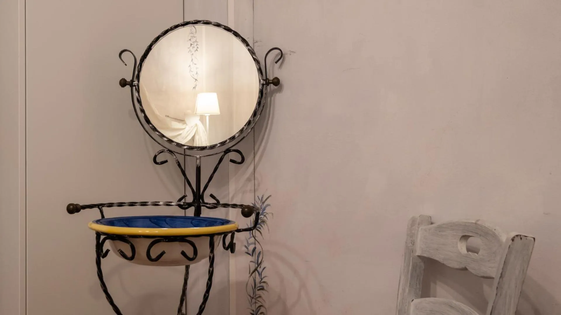 furniture in Il Castagnolo Country B&B