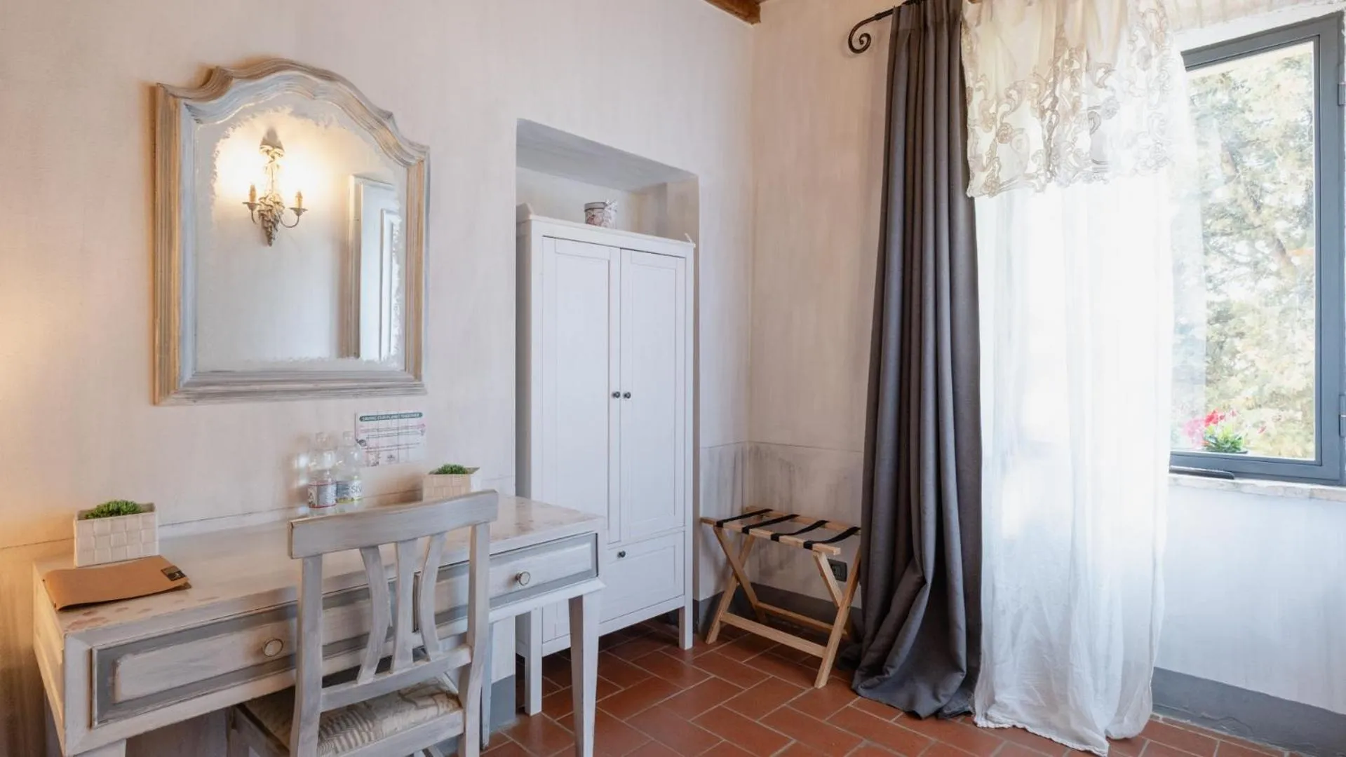 furniture in Il Castagnolo Country B&B
