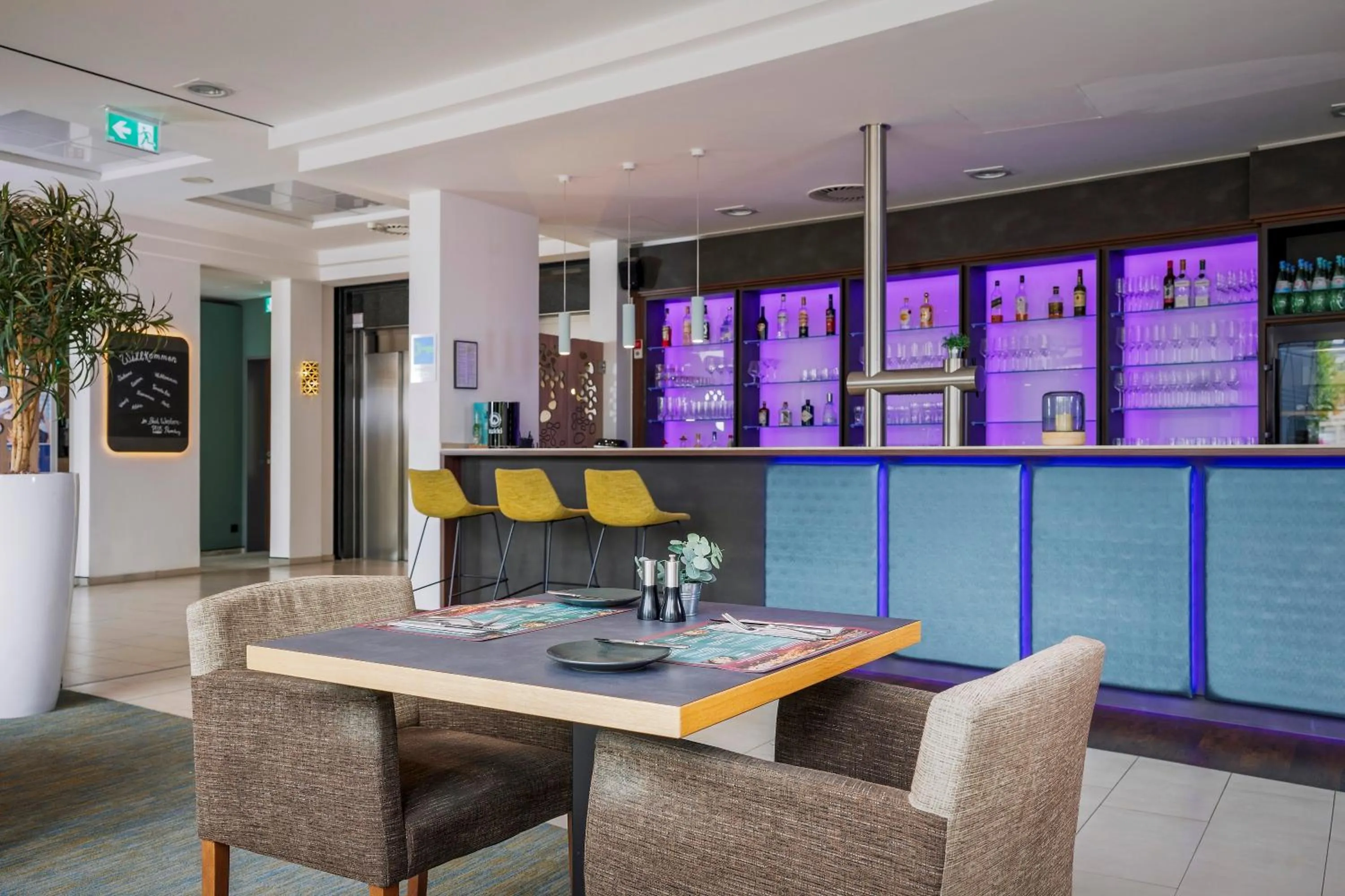 Lounge or bar in Best Western Plus Hotel Papenburg