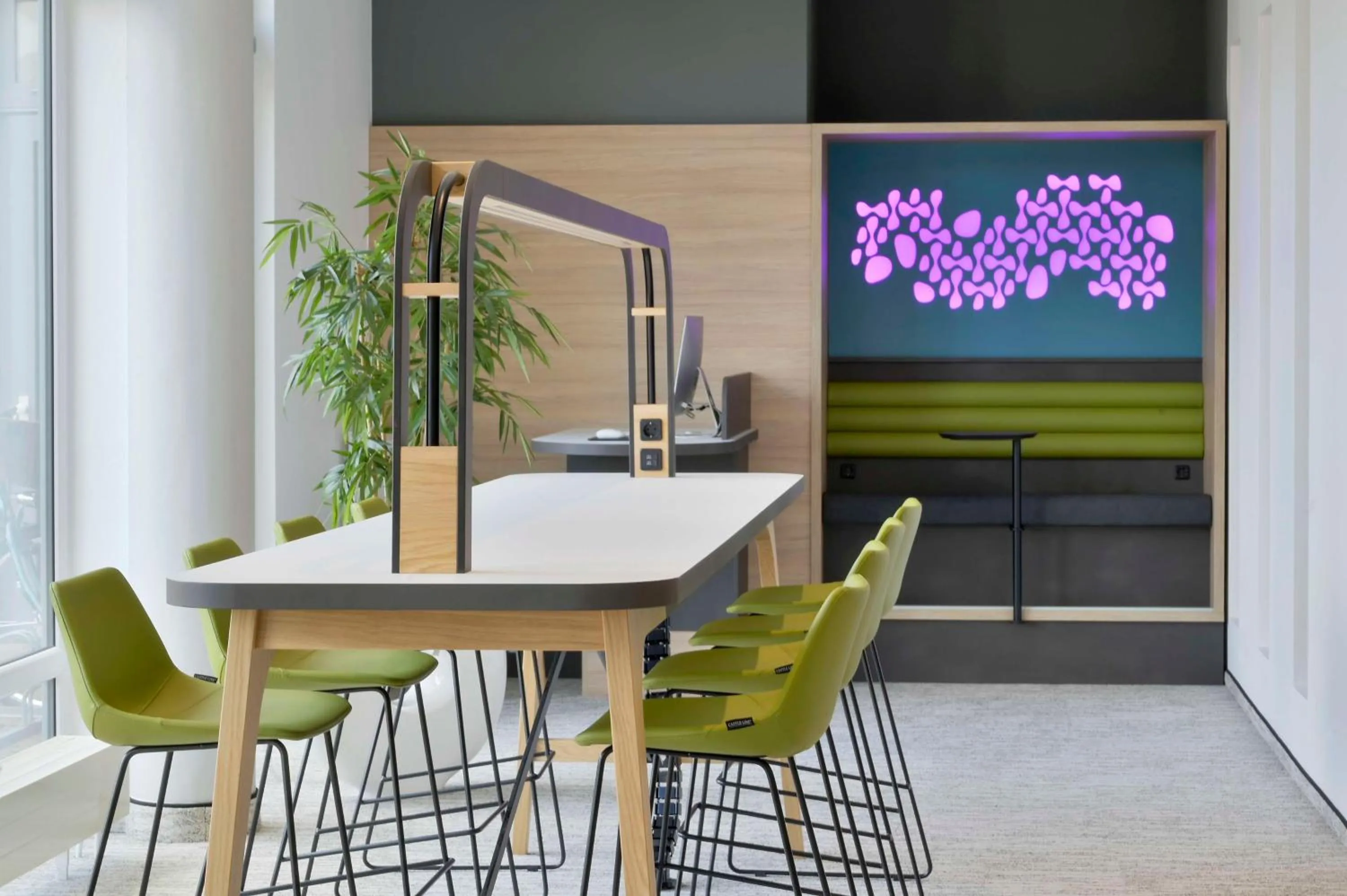 Lobby or reception in Best Western Plus Hotel Papenburg