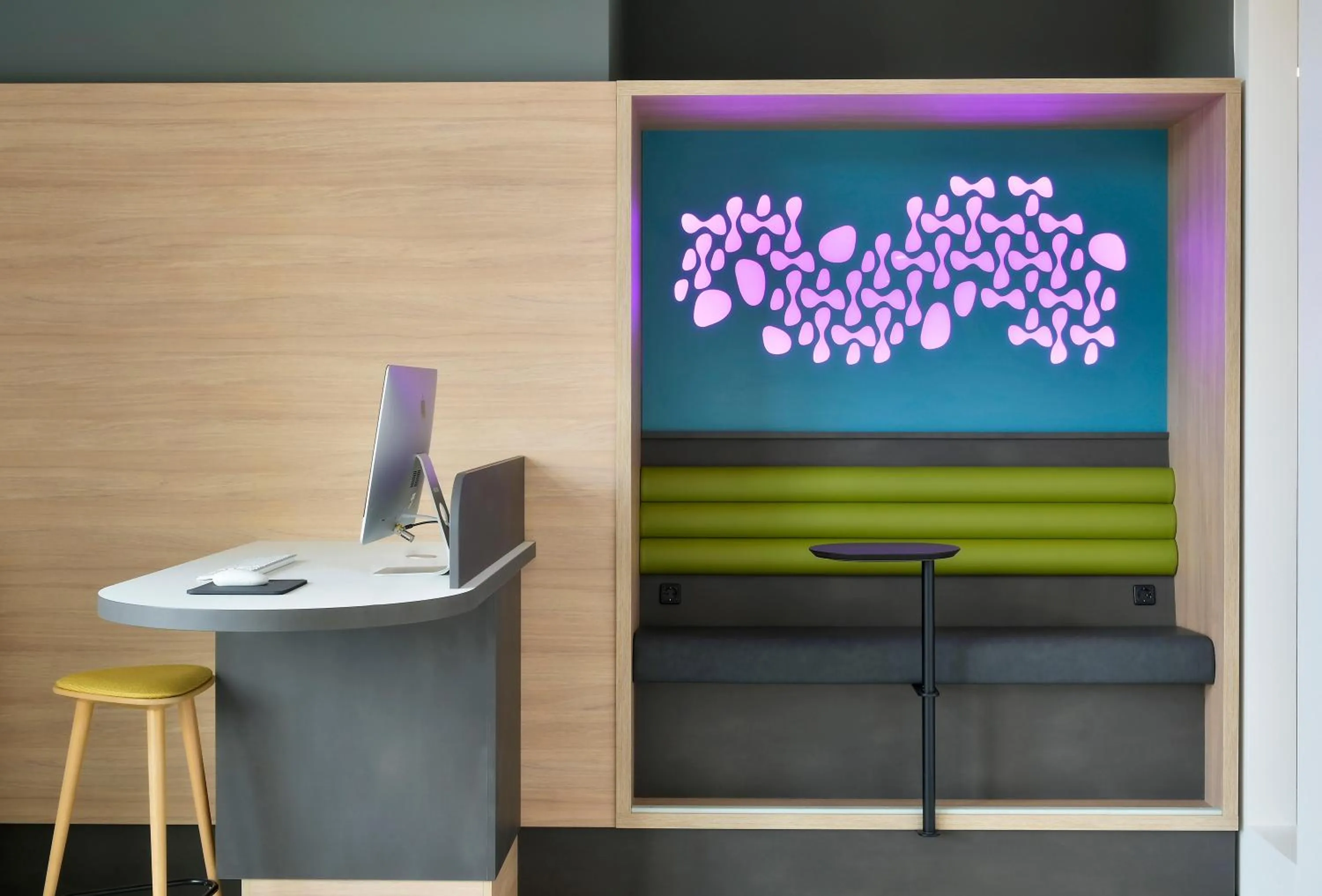 Lobby or reception in Best Western Plus Hotel Papenburg