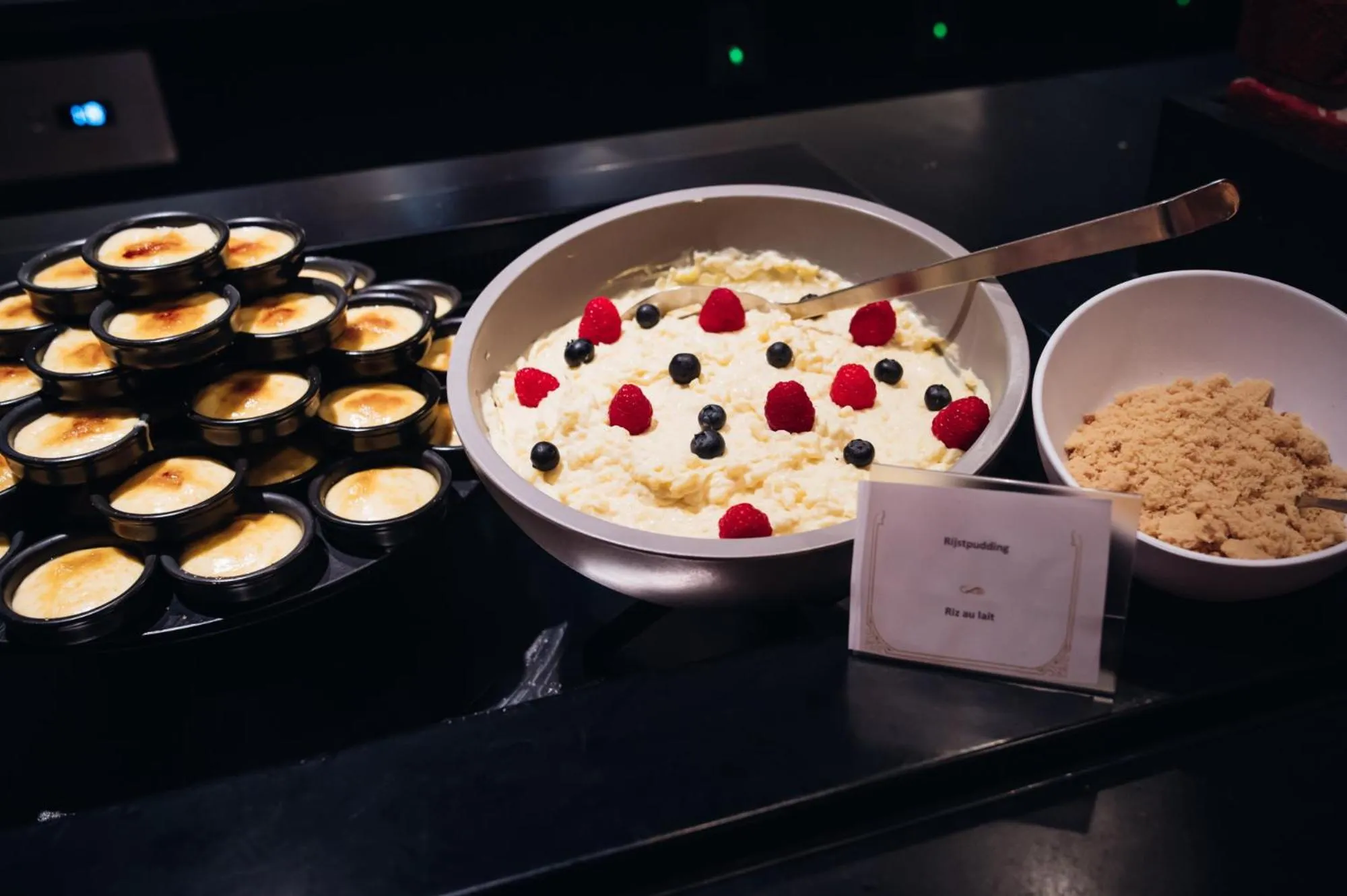 Restaurant/places to eat in Theater Hotel