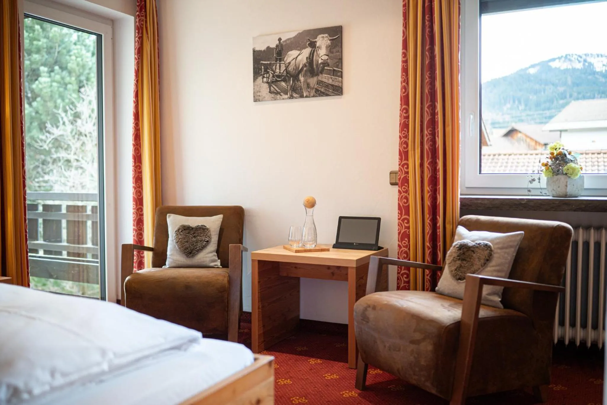 Seating area, Bed in Wohlfühlhotel Berwanger Hof