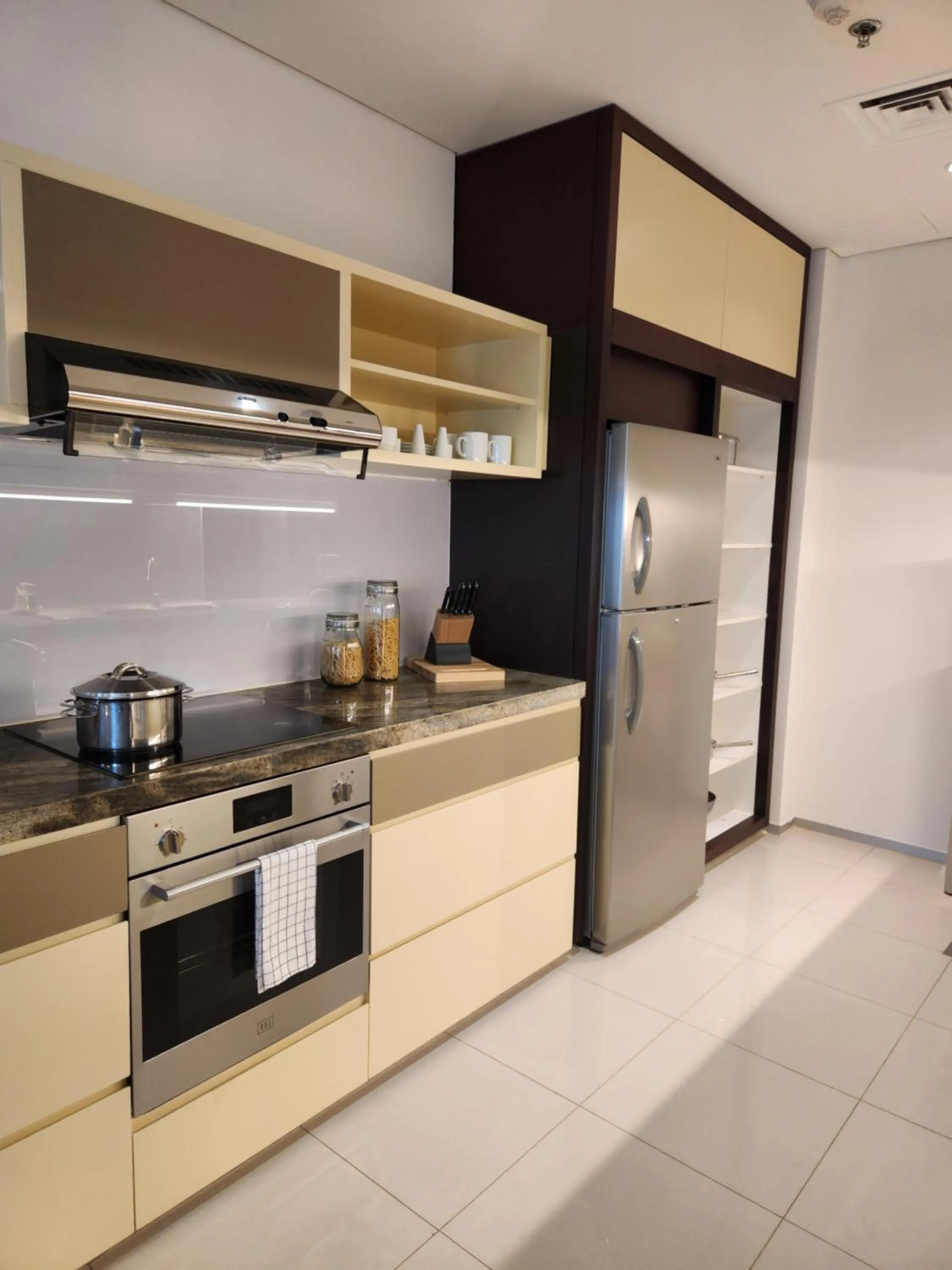 Kitchen or kitchenette in Ascott Park Place Dubai
